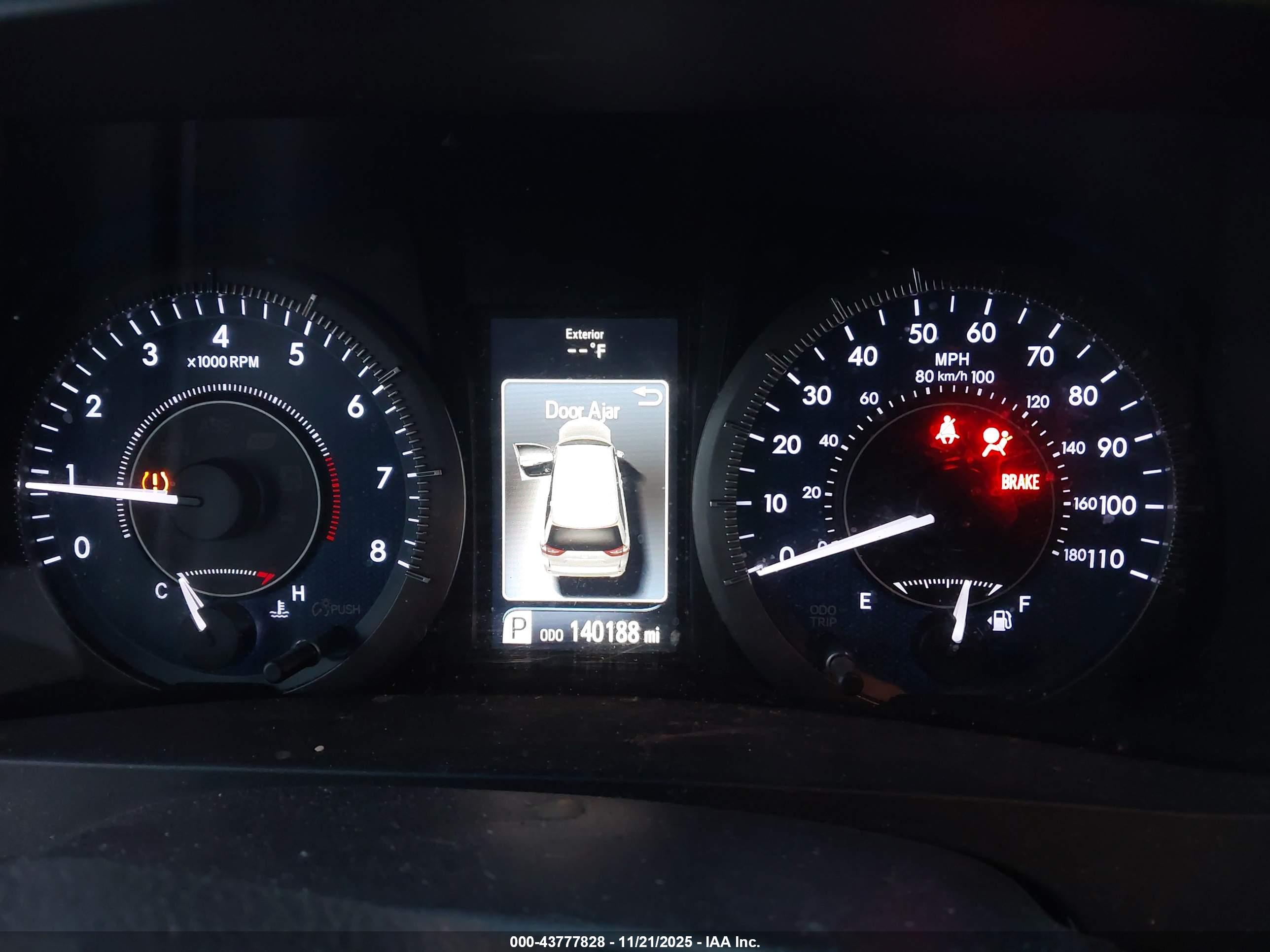 TOYOTA SIENNA image 7