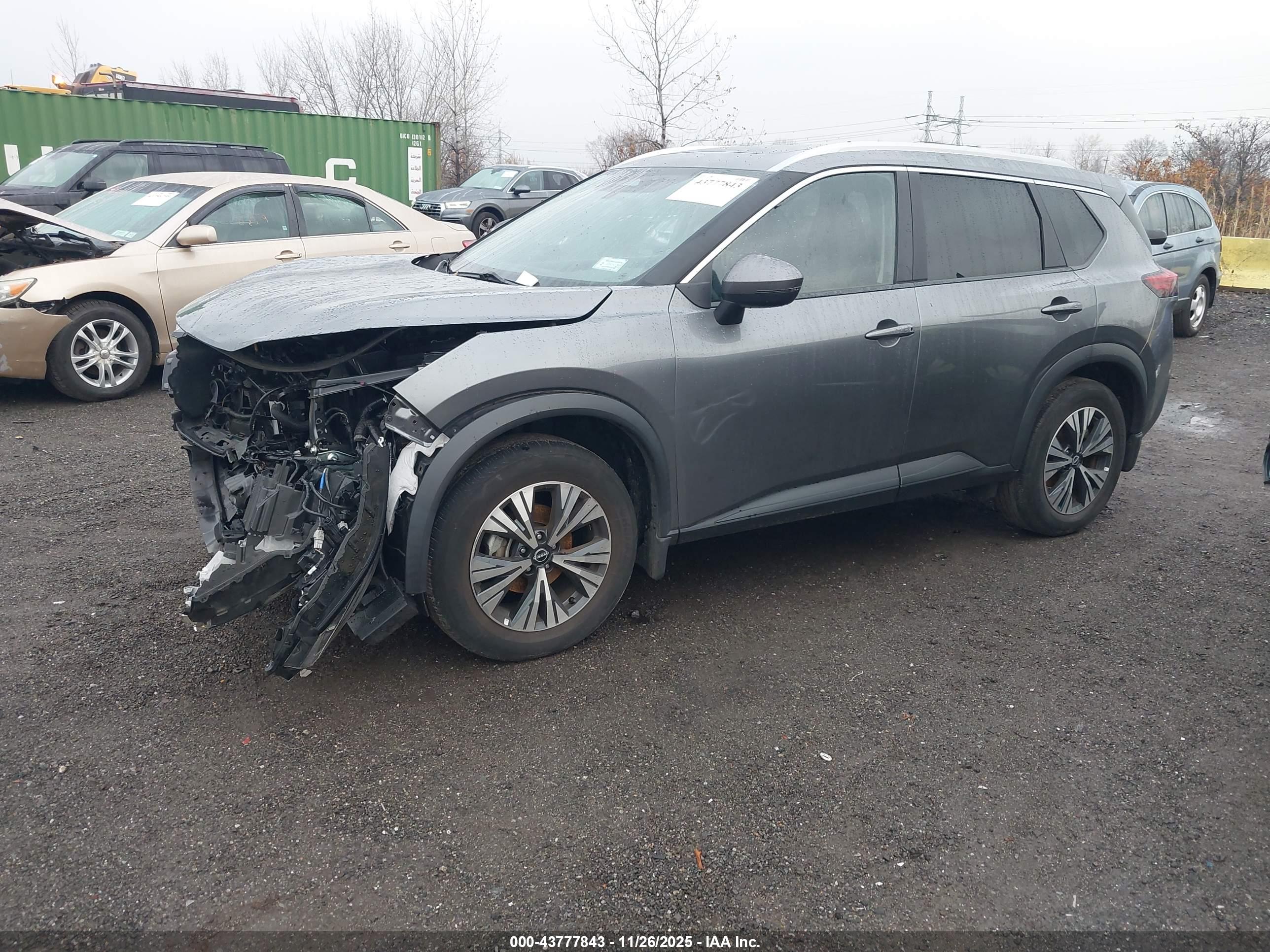 NISSAN ROGUE image 2