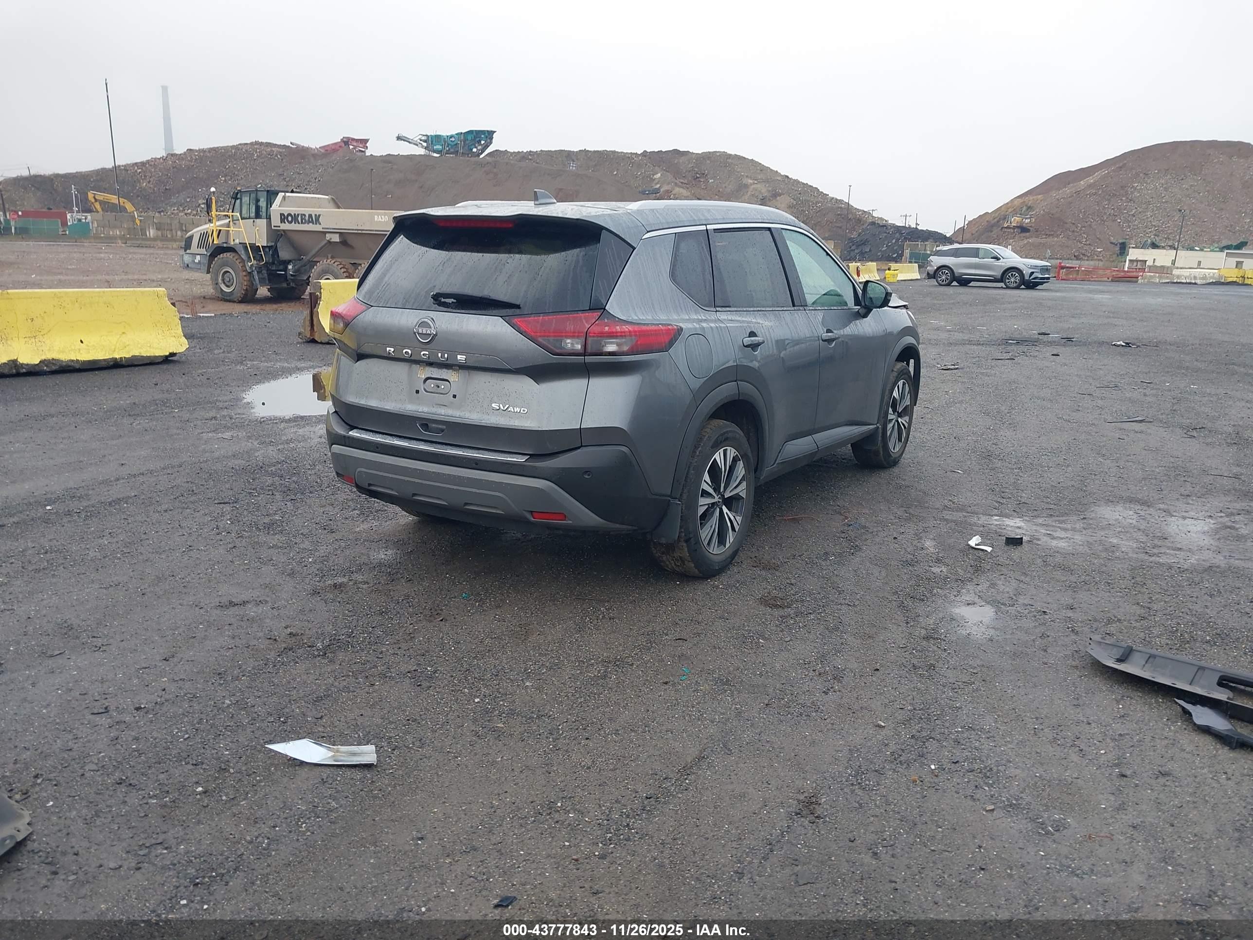 NISSAN ROGUE image 4