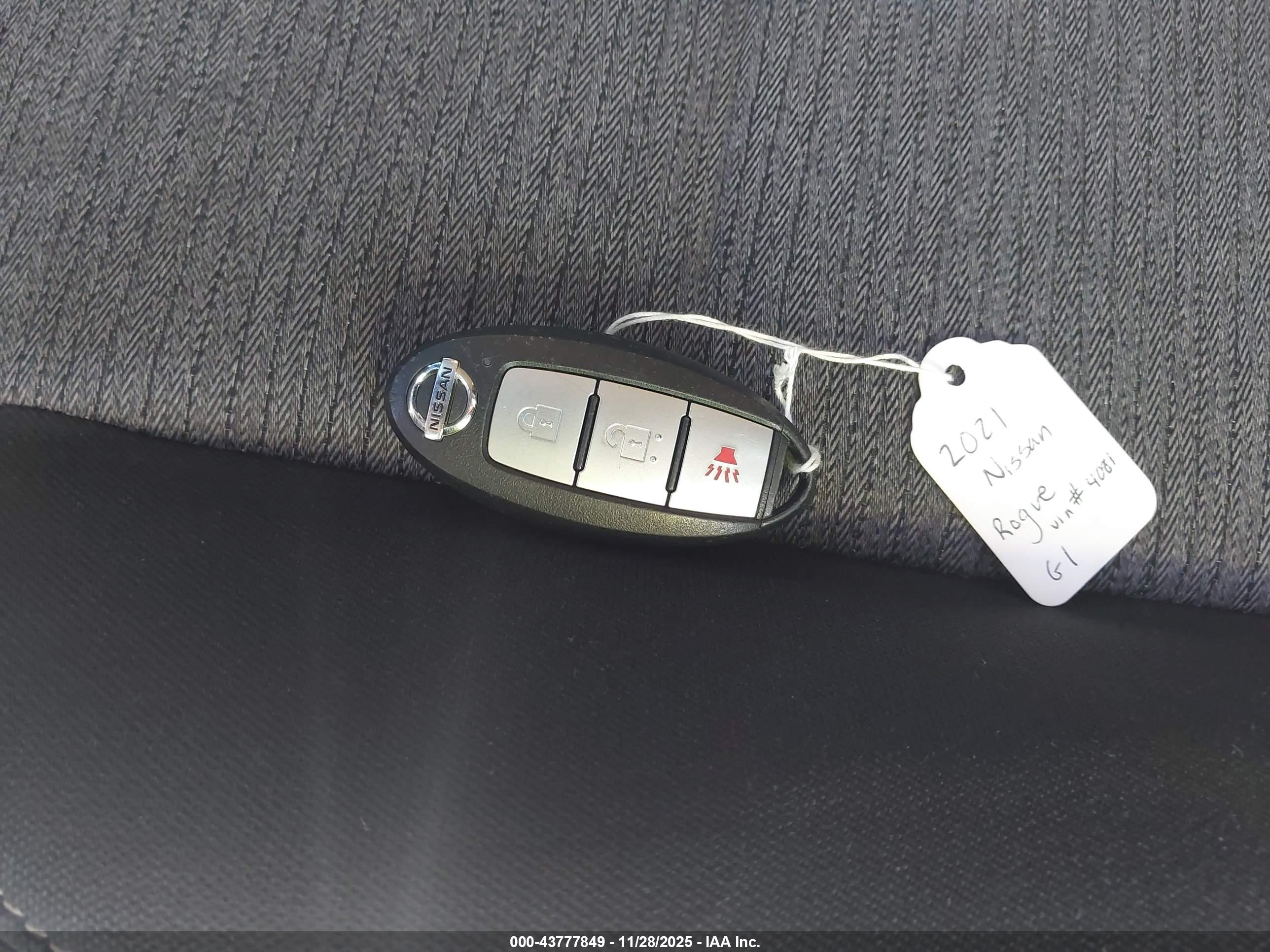 NISSAN ROGUE image 11