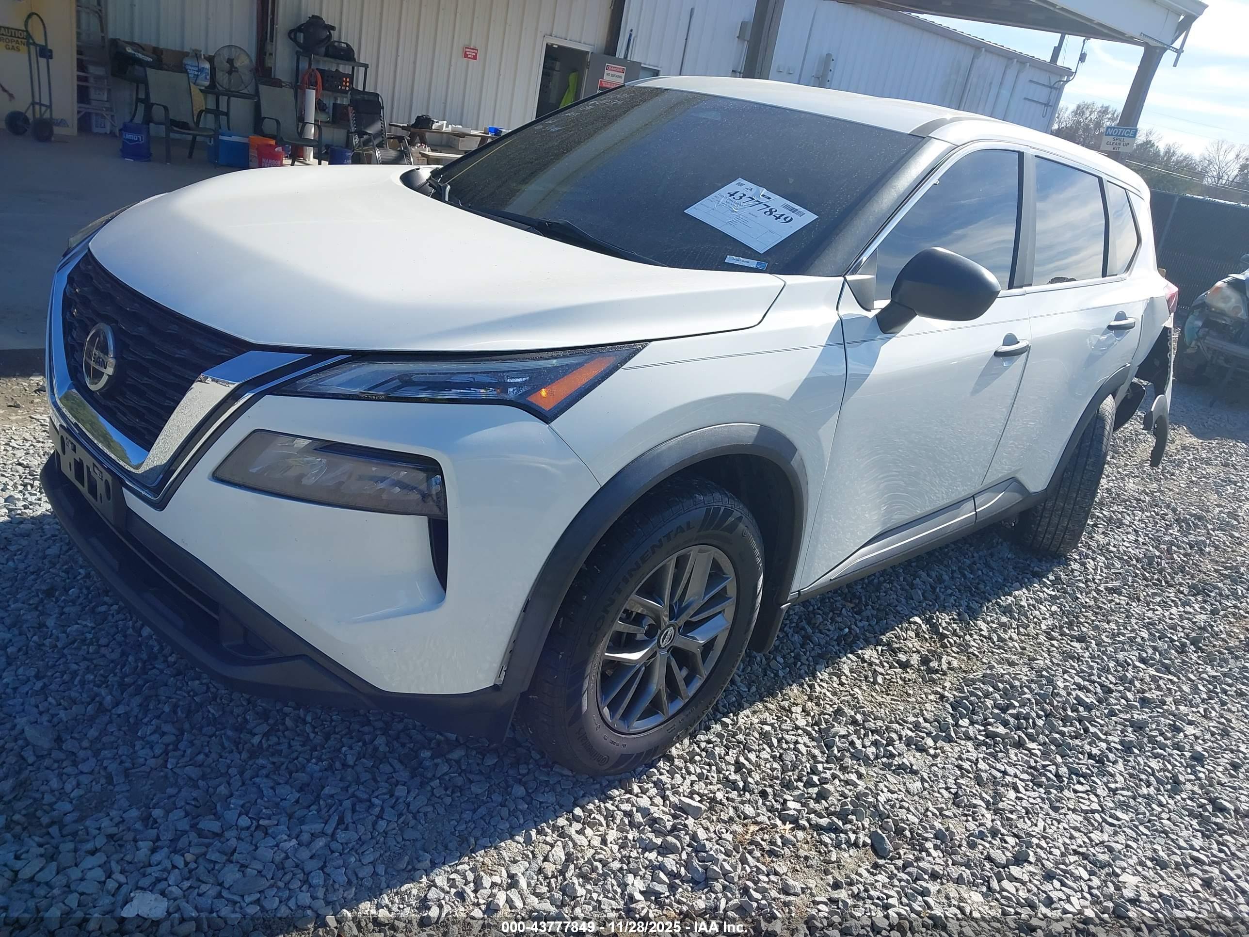 NISSAN ROGUE image 2