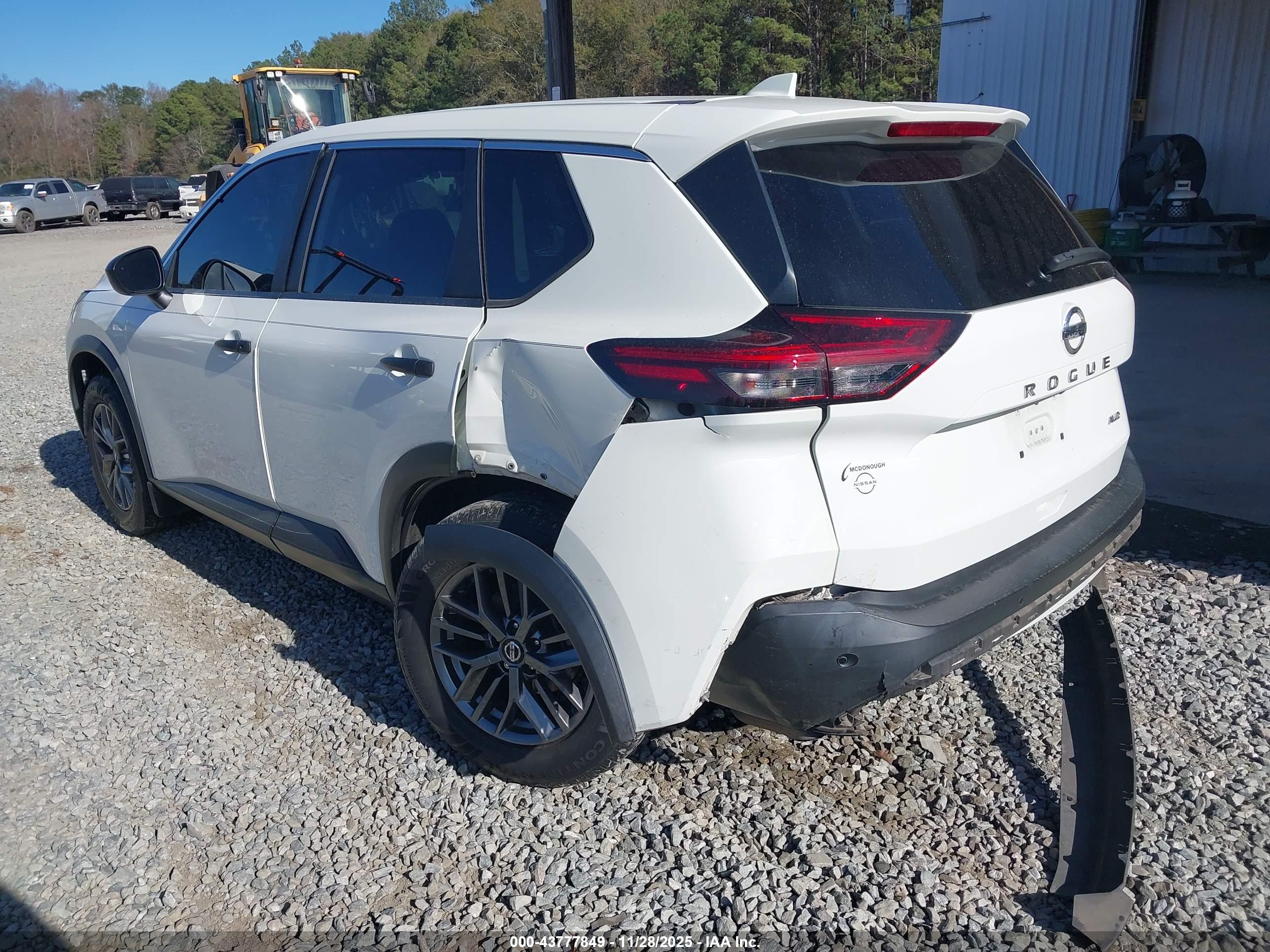 NISSAN ROGUE image 3