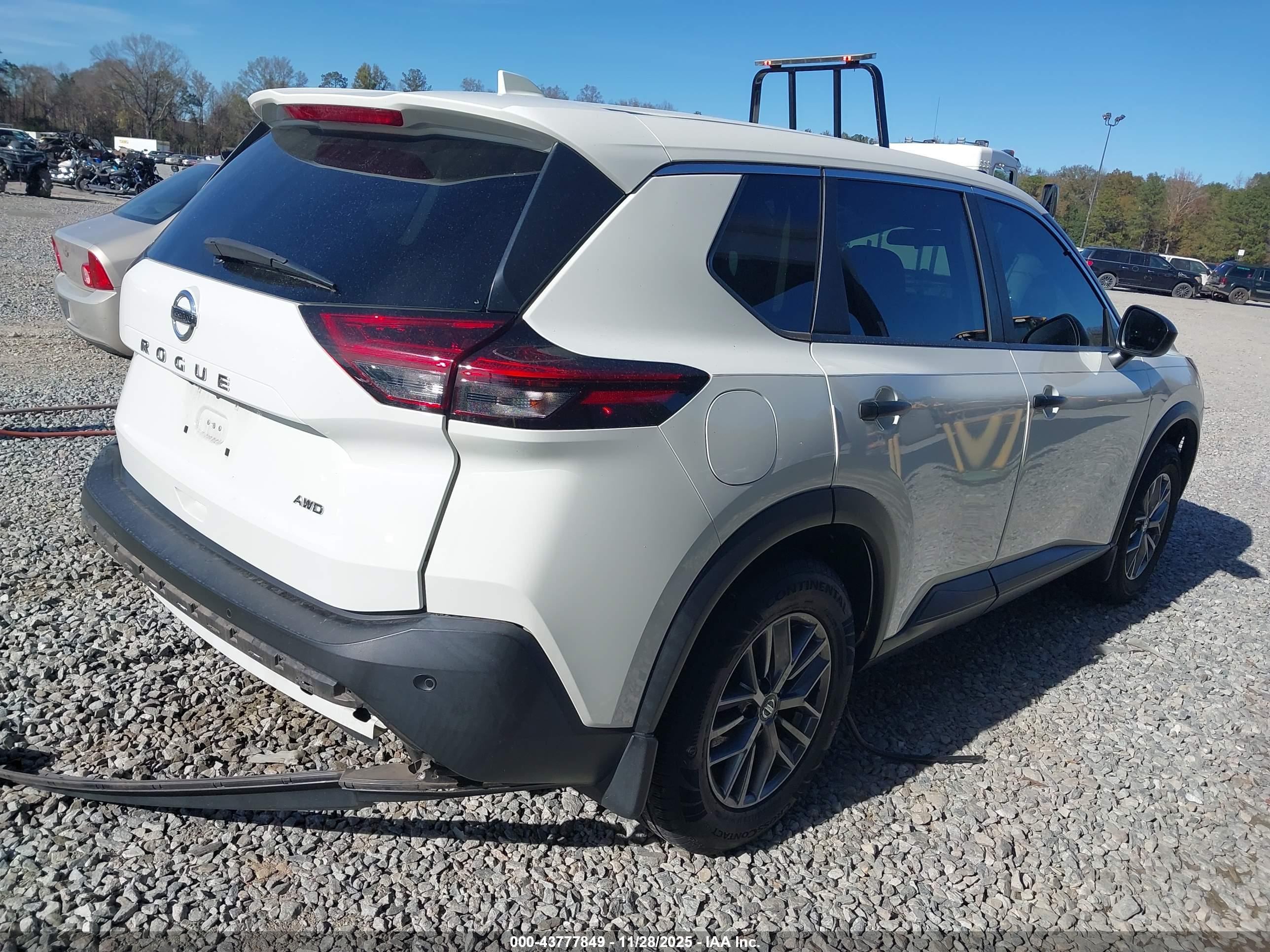 NISSAN ROGUE image 4