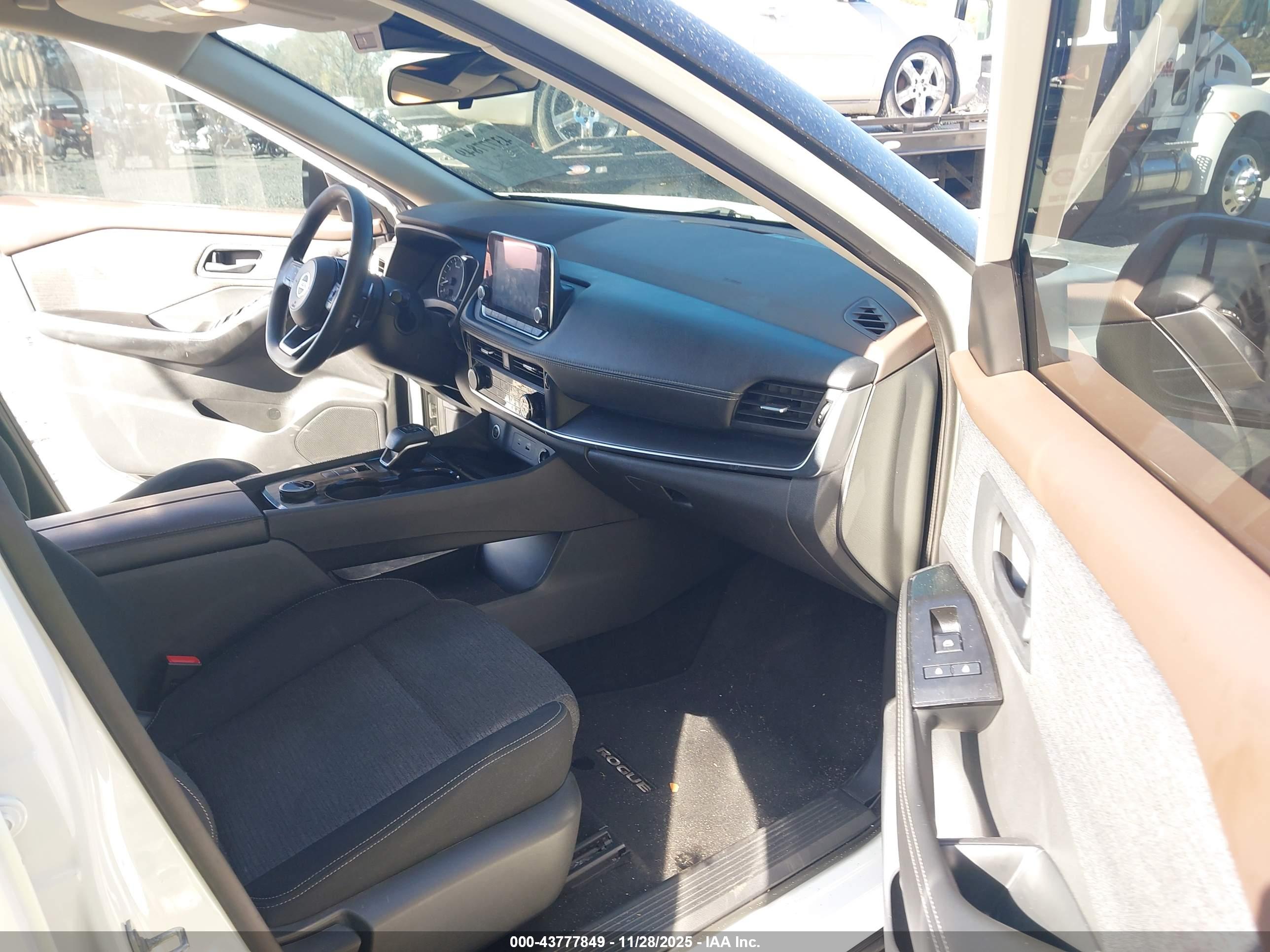 NISSAN ROGUE image 5