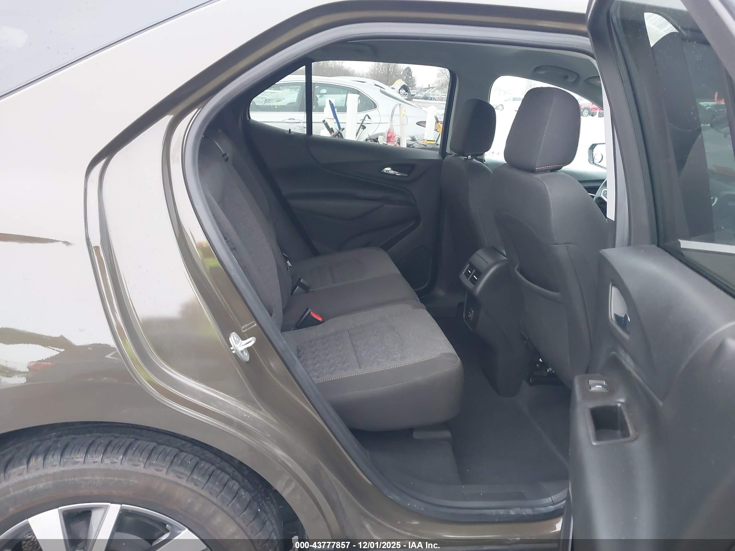 CHEVROLET EQUINOX image 8