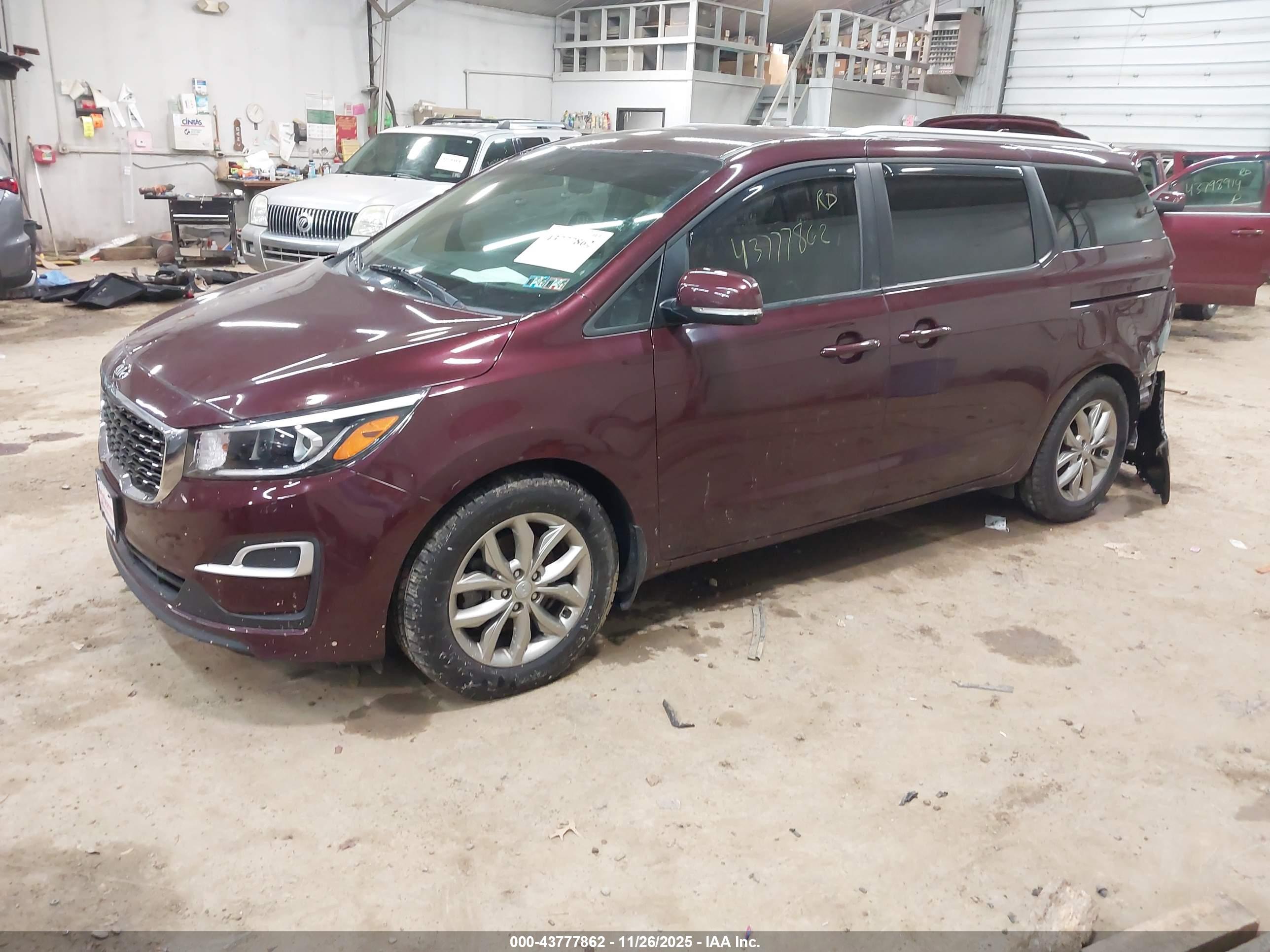 KIA SEDONA image 2
