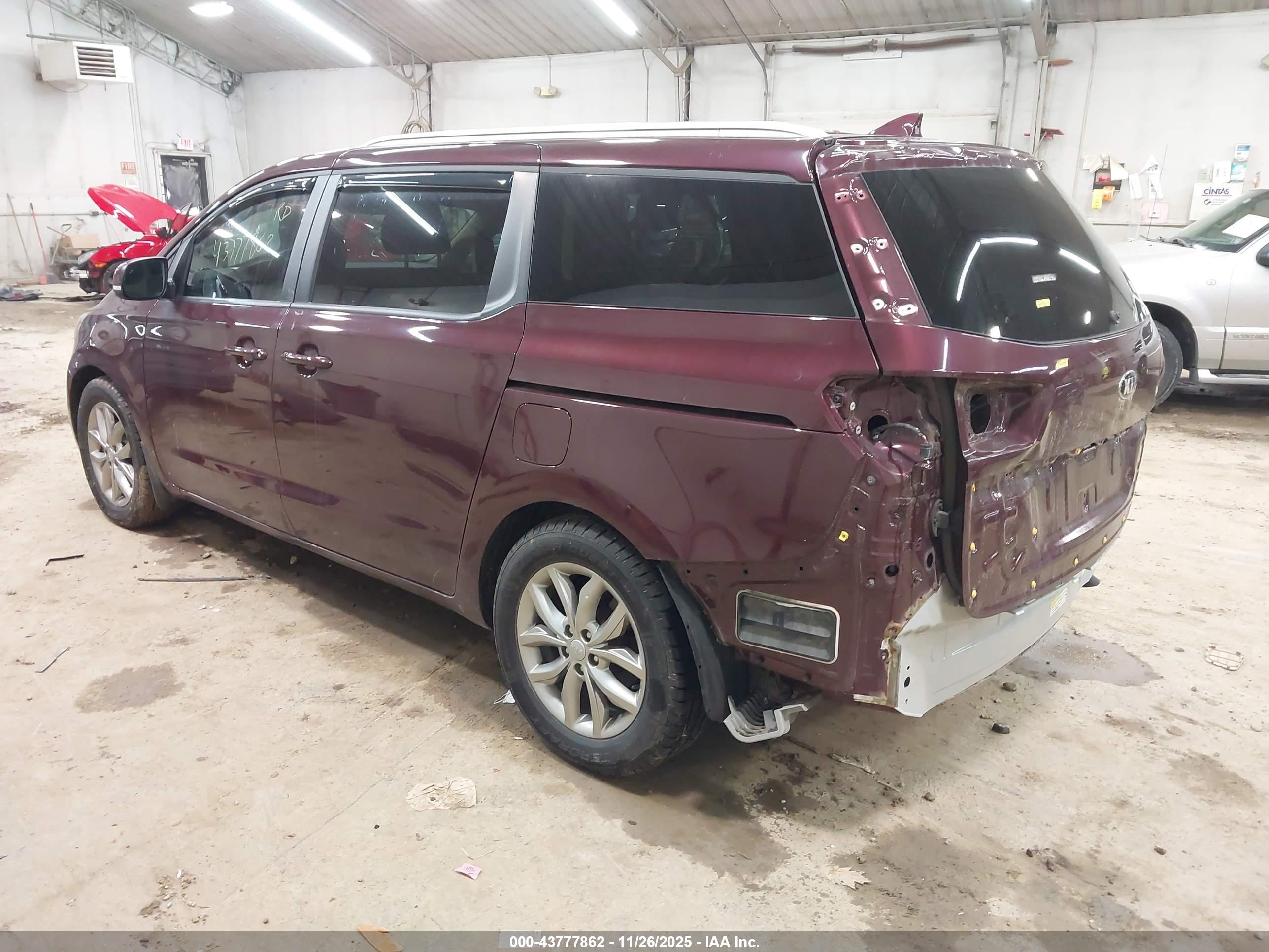 KIA SEDONA image 3