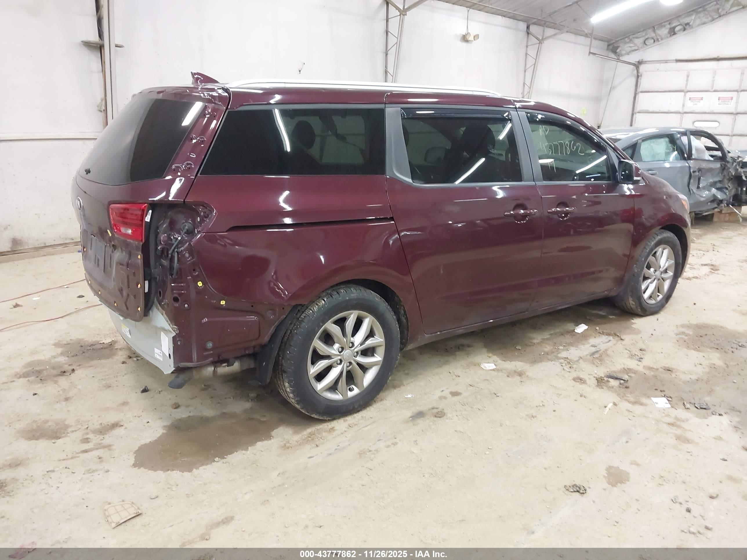 KIA SEDONA image 4