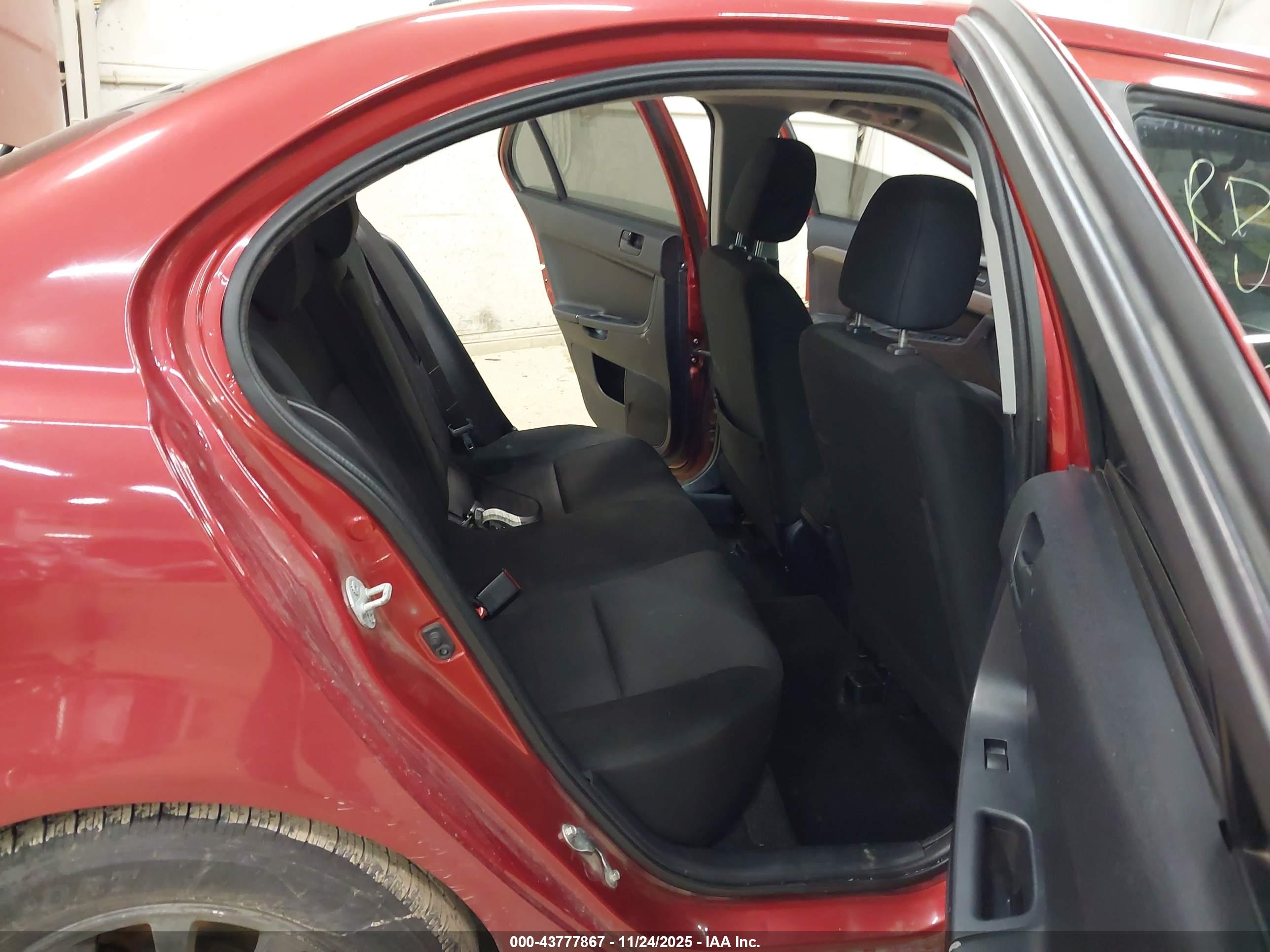 MITSUBISHI LANCER image 8