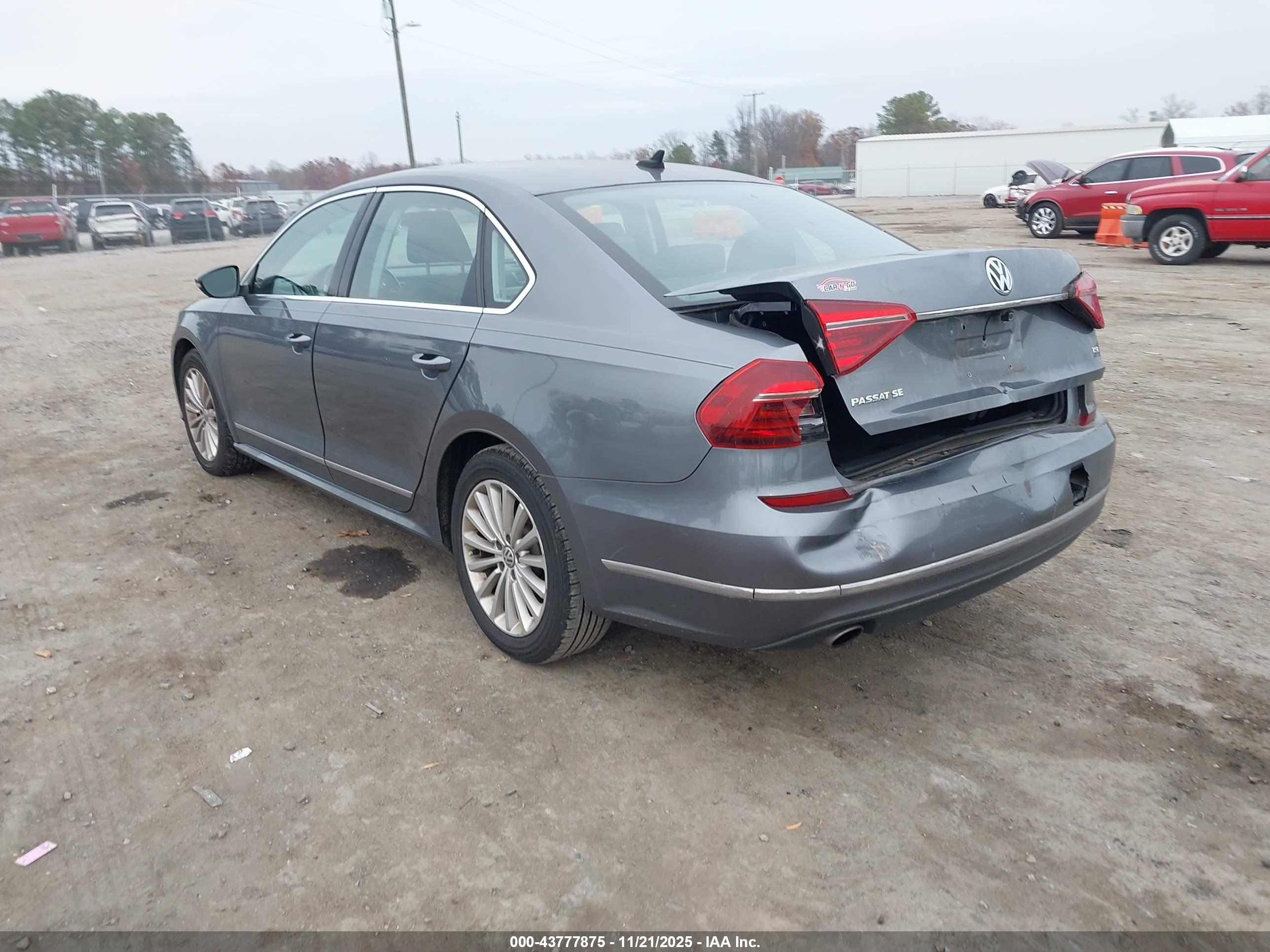 VOLKSWAGEN PASSAT image 3