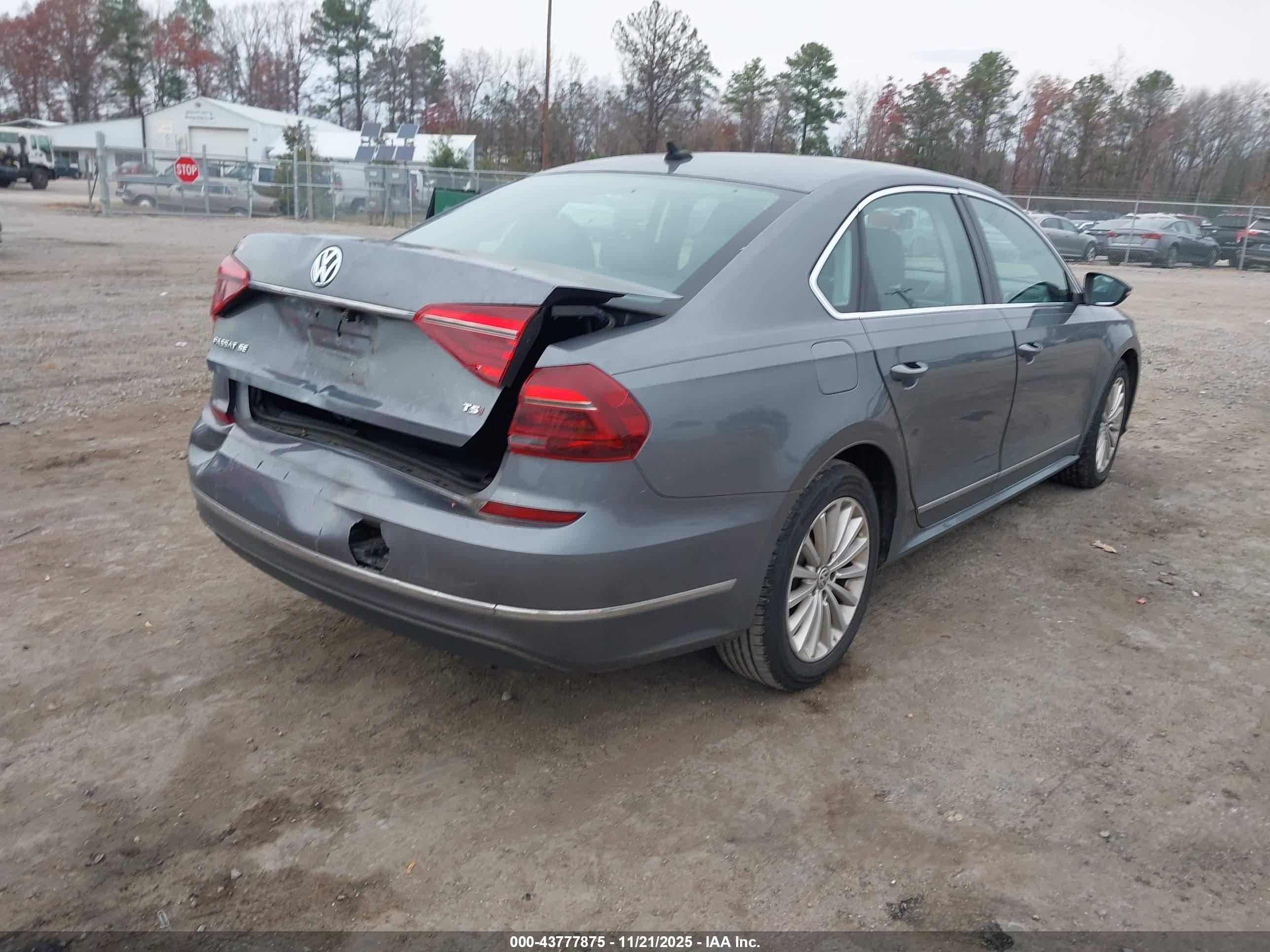 VOLKSWAGEN PASSAT image 4