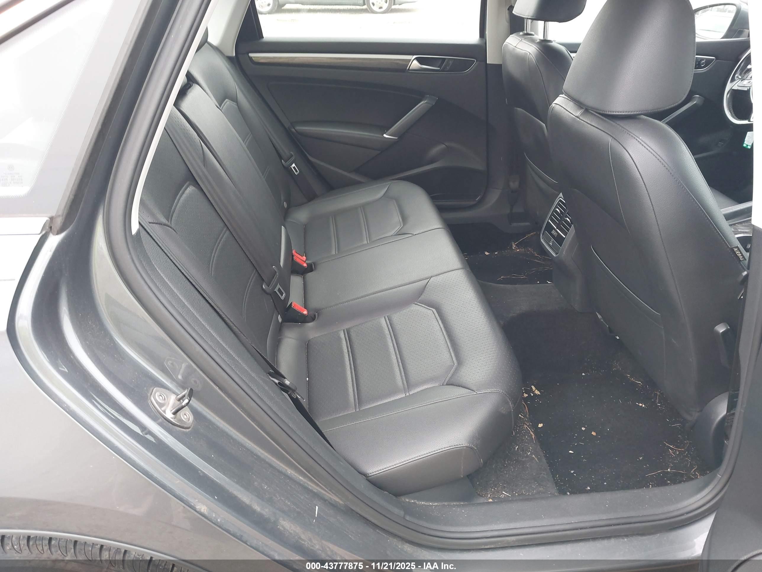 VOLKSWAGEN PASSAT image 8