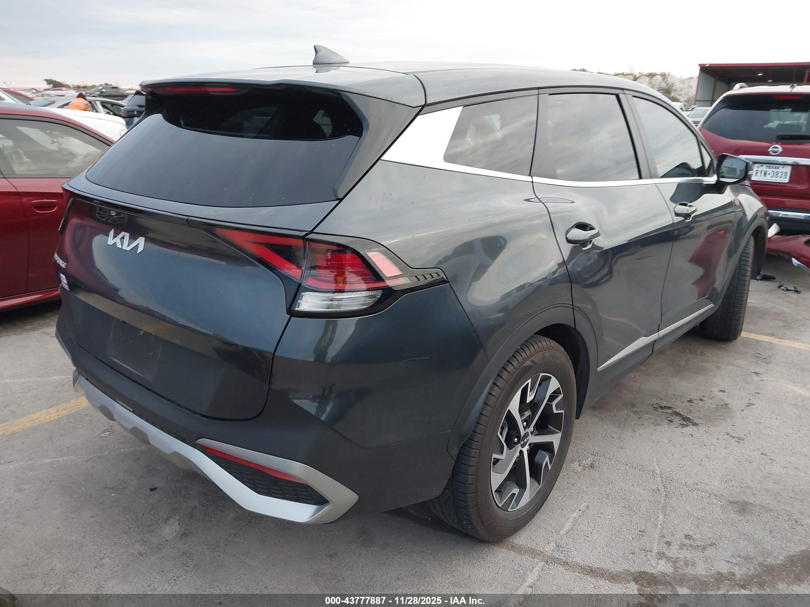 KIA SPORTAGE image 4
