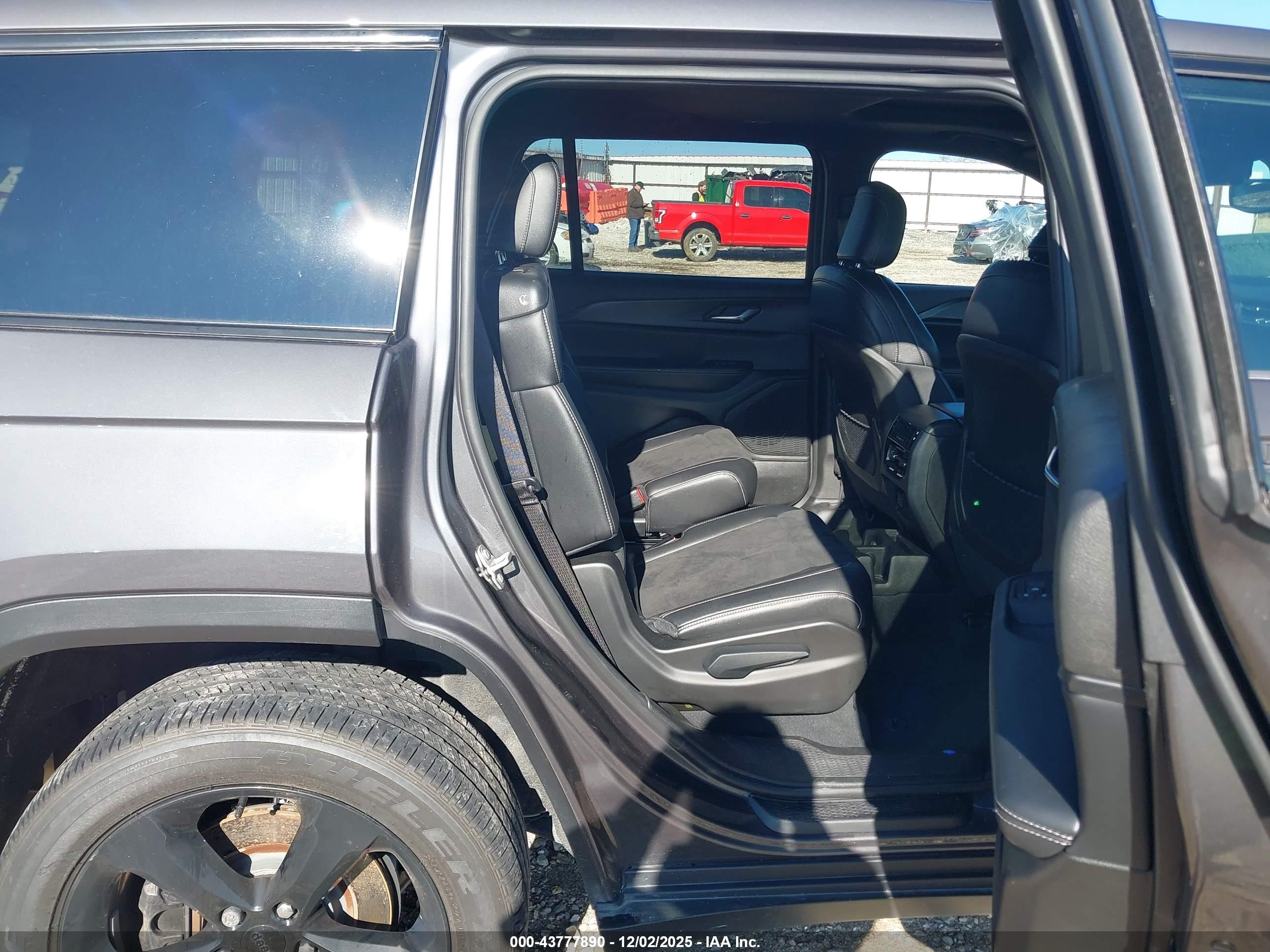 JEEP GRAND image 8