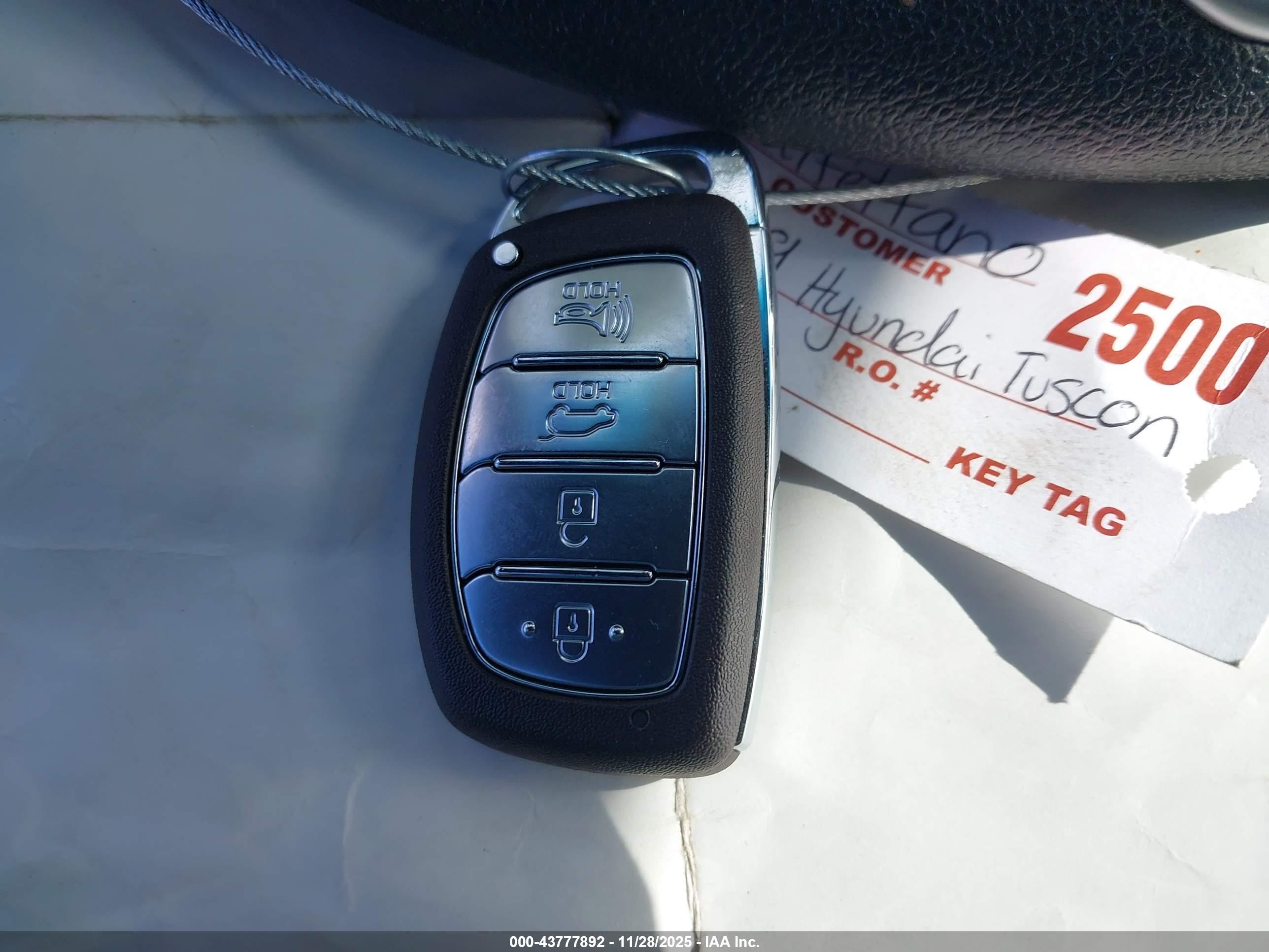 HYUNDAI TUCSON image 11