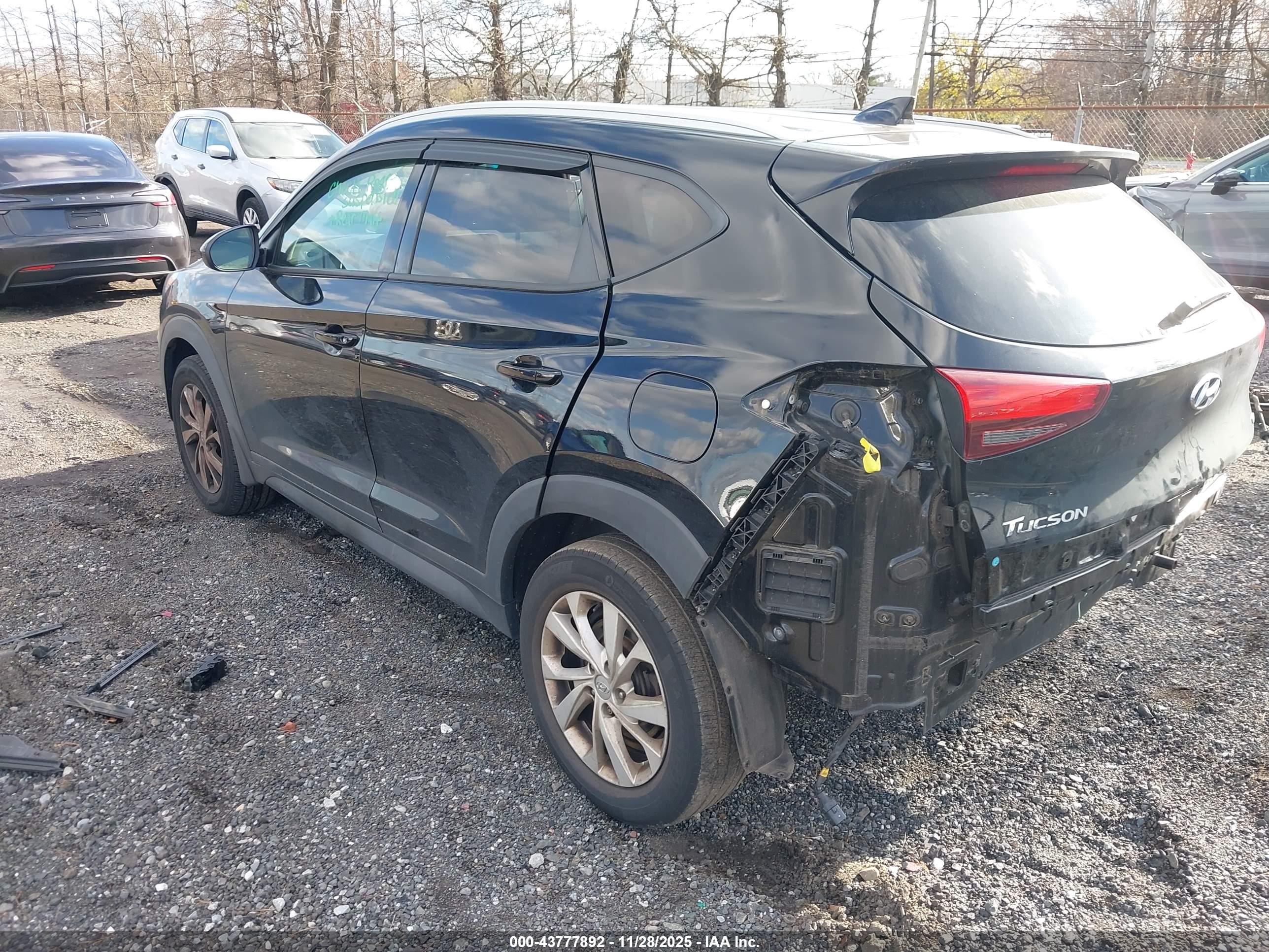 HYUNDAI TUCSON image 3