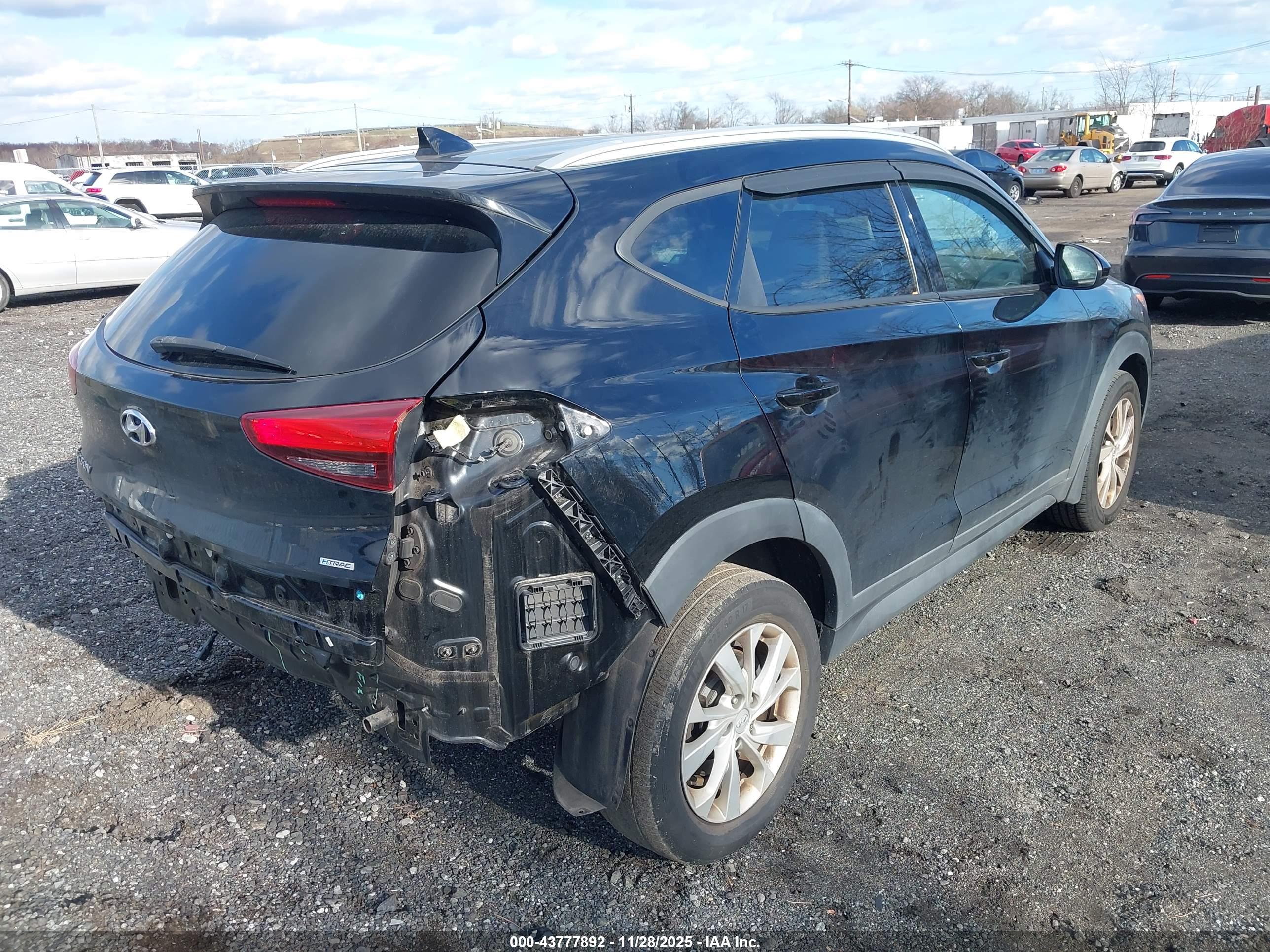 HYUNDAI TUCSON image 4