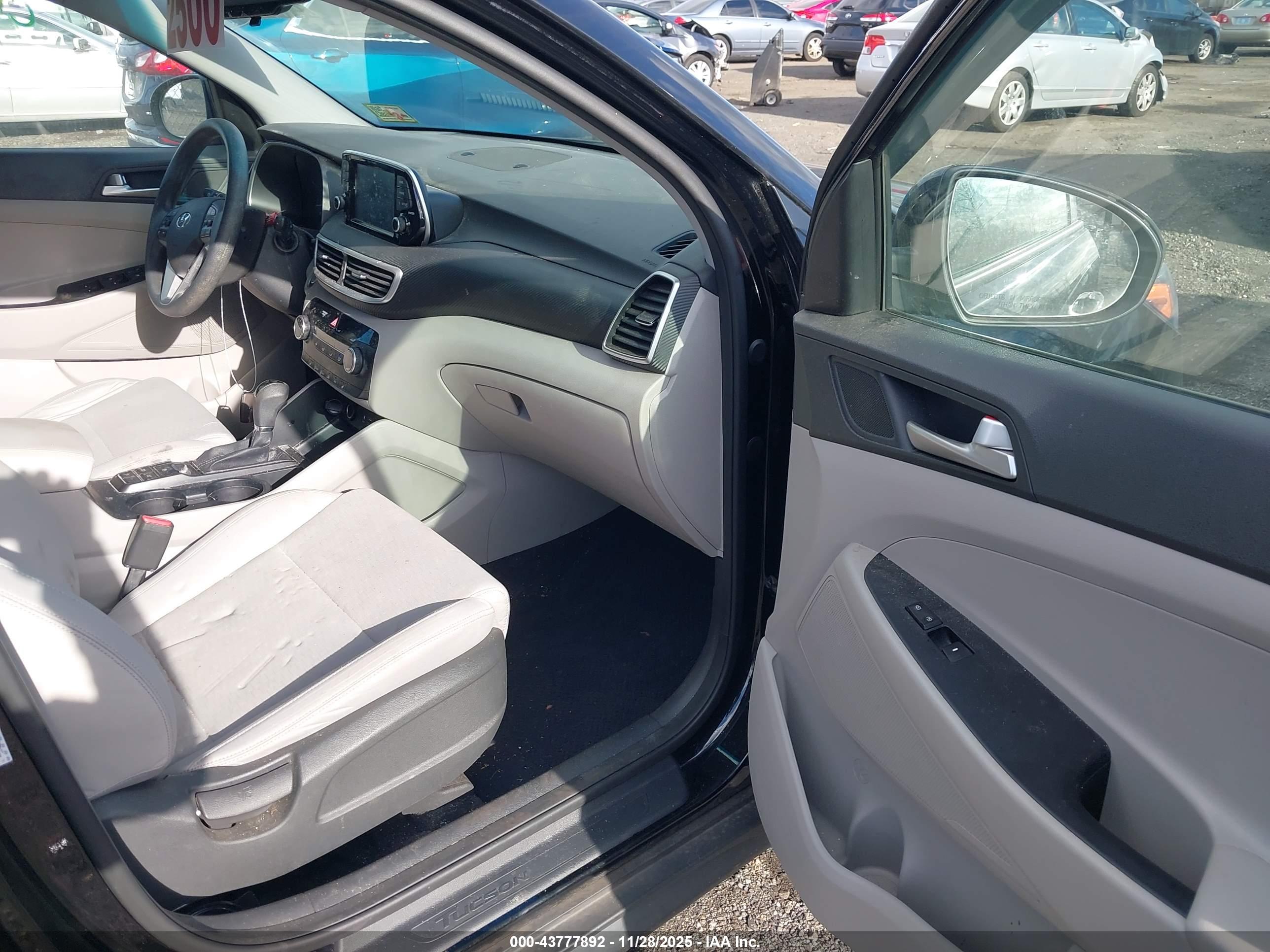 HYUNDAI TUCSON image 5