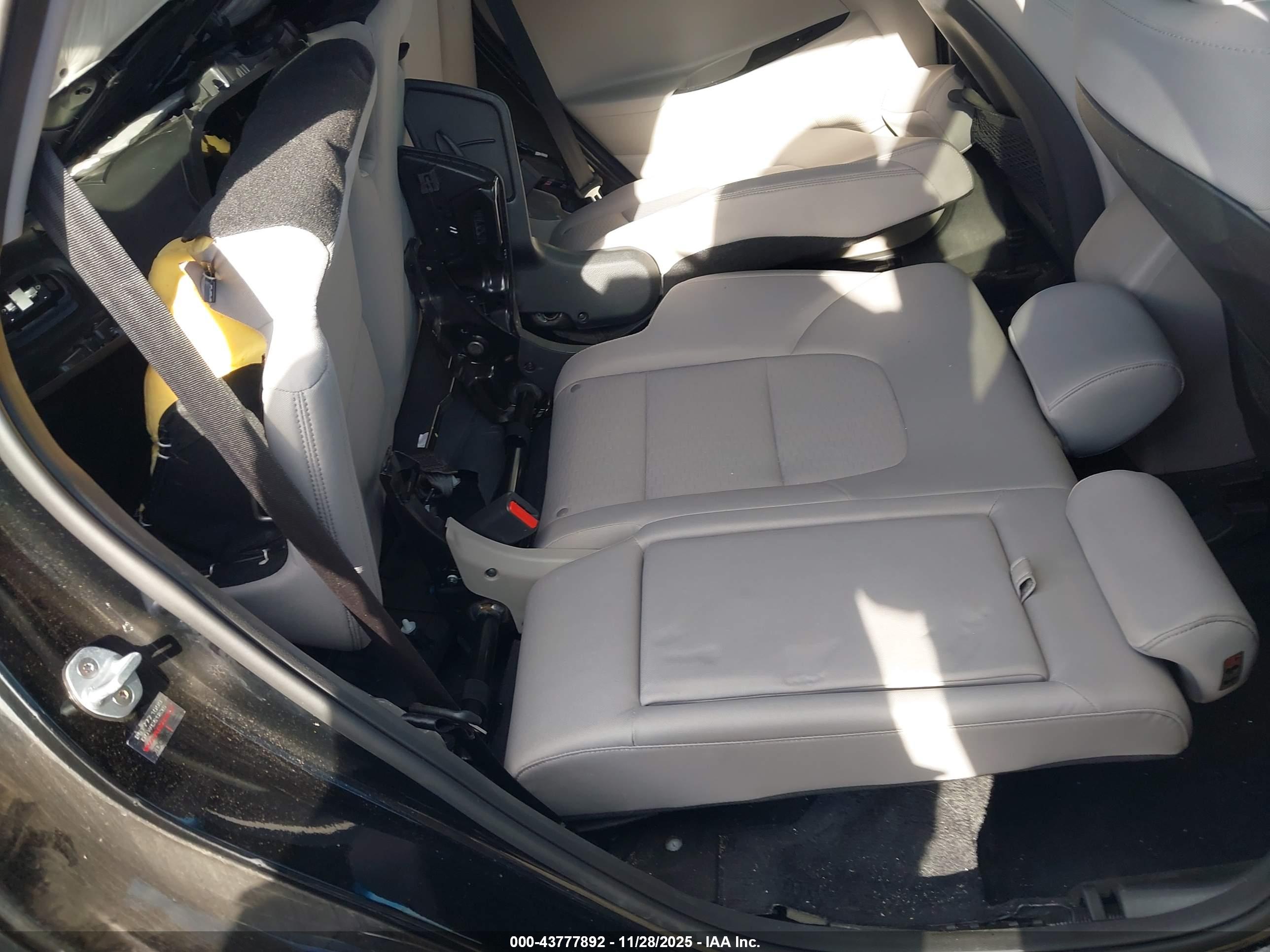 HYUNDAI TUCSON image 8