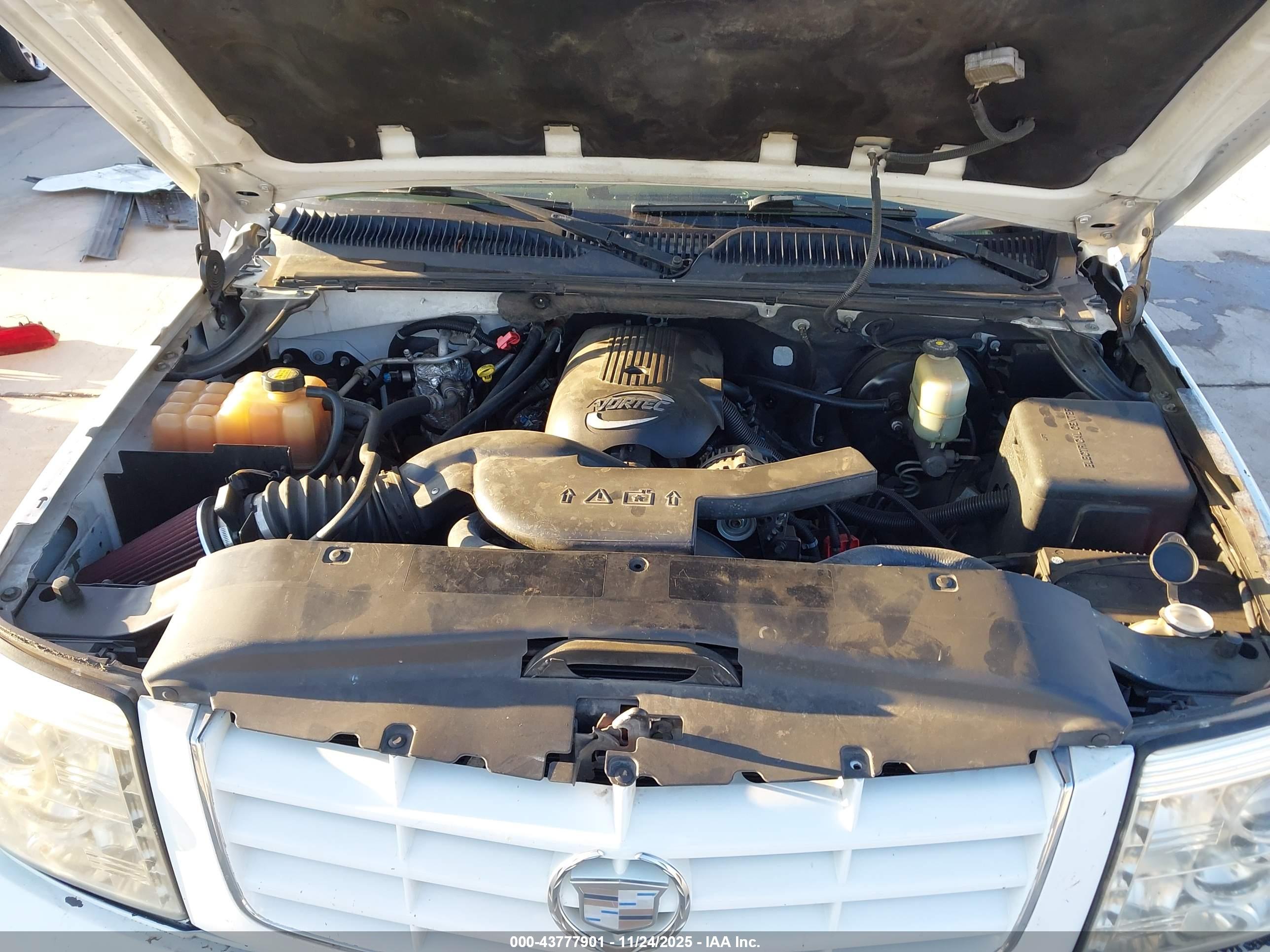 CADILLAC ESCALADE image 10