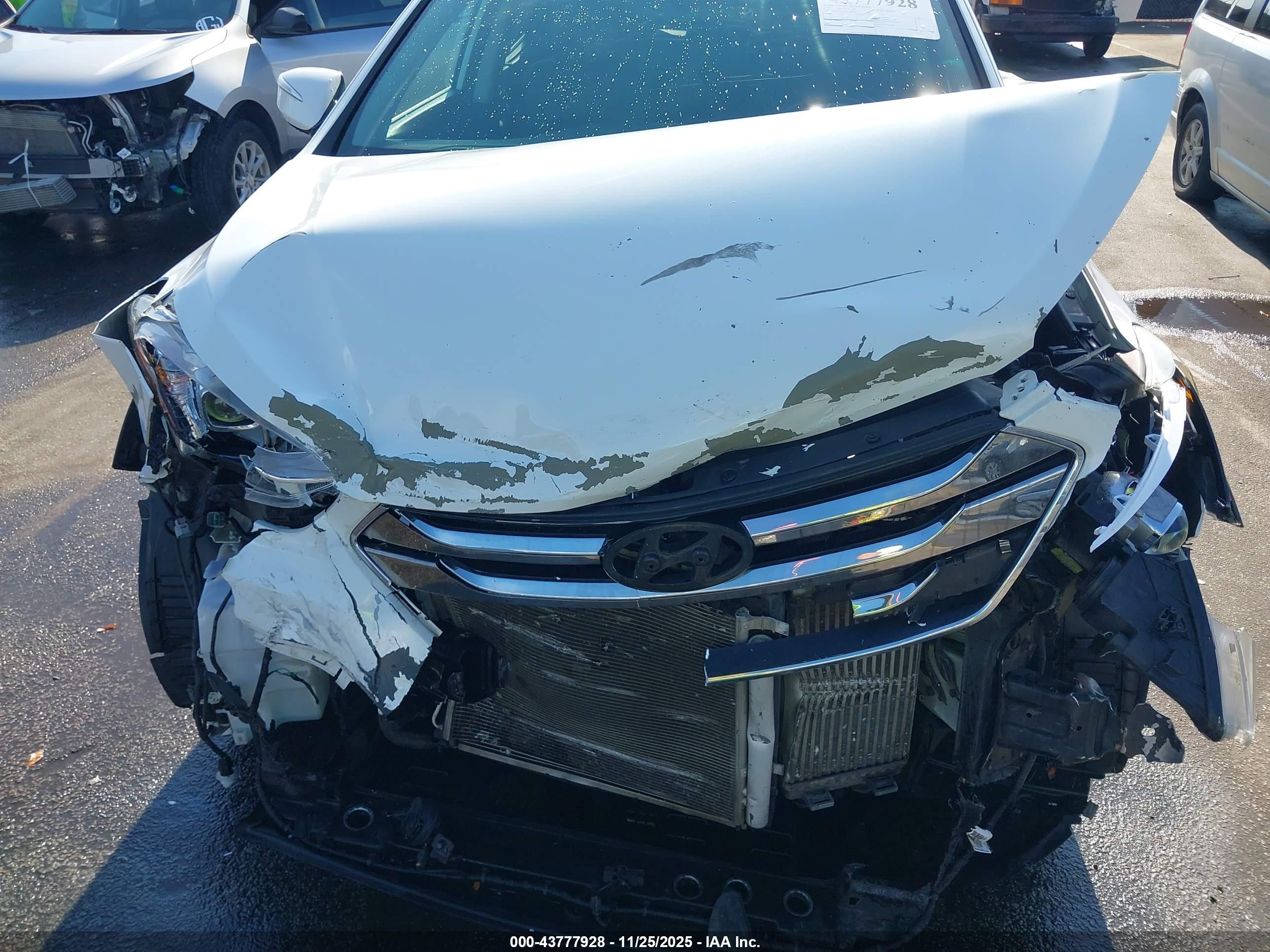 HYUNDAI SANTA image 6
