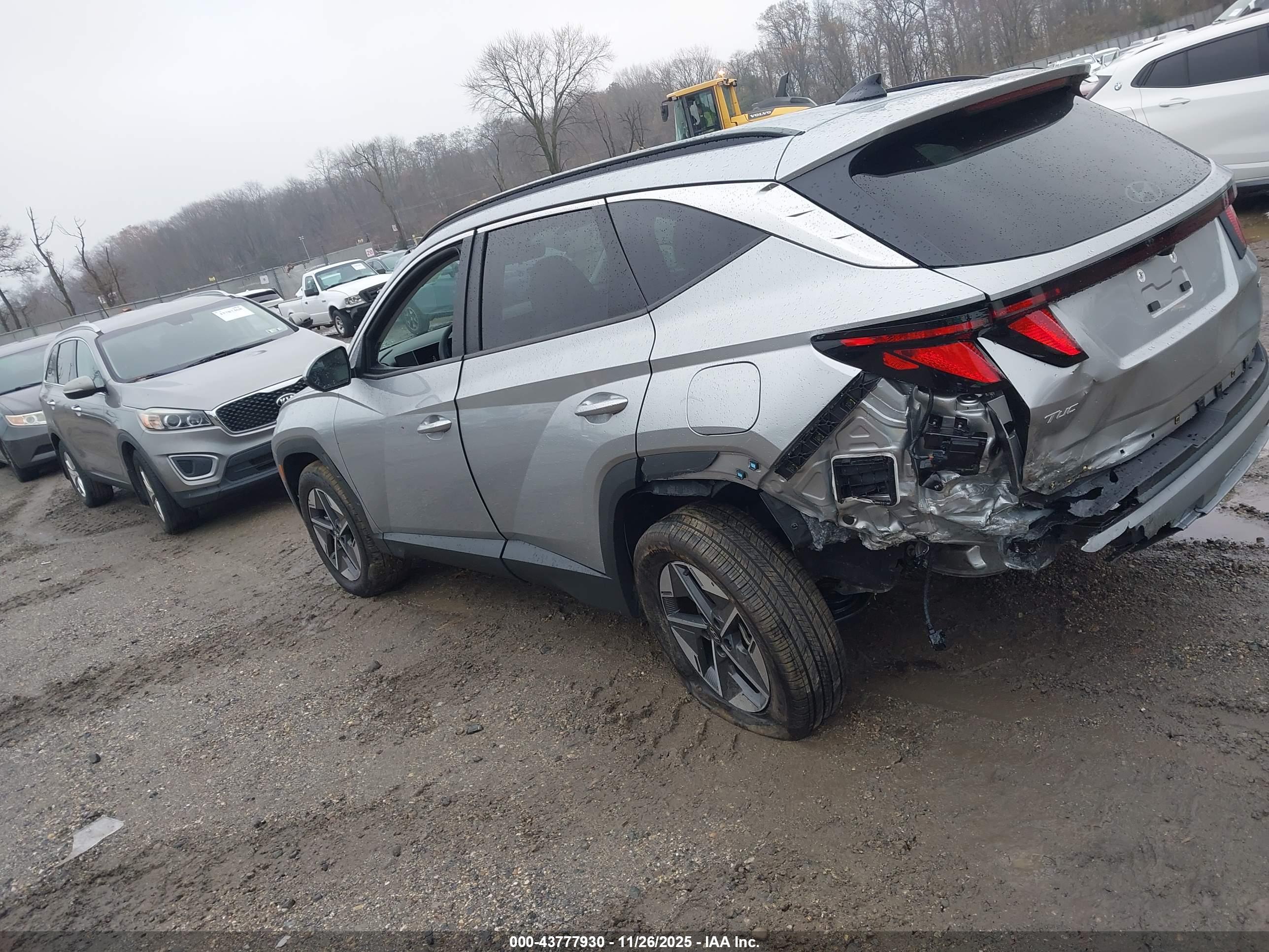 HYUNDAI TUCSON image 3