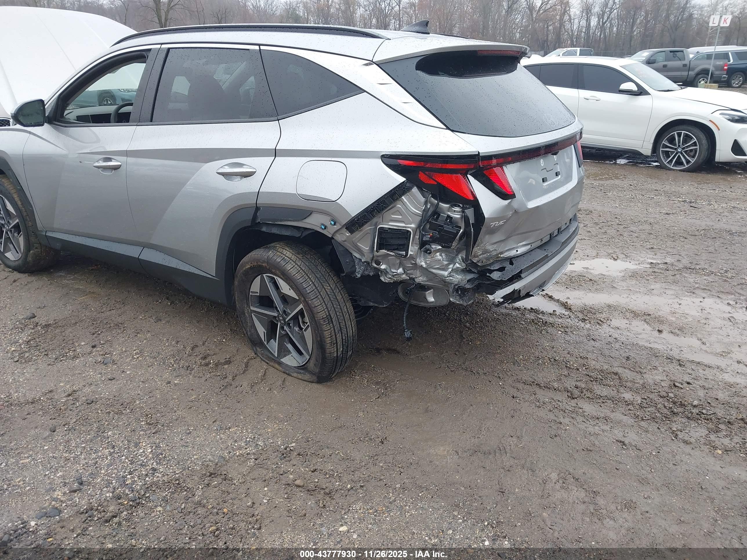 HYUNDAI TUCSON image 6