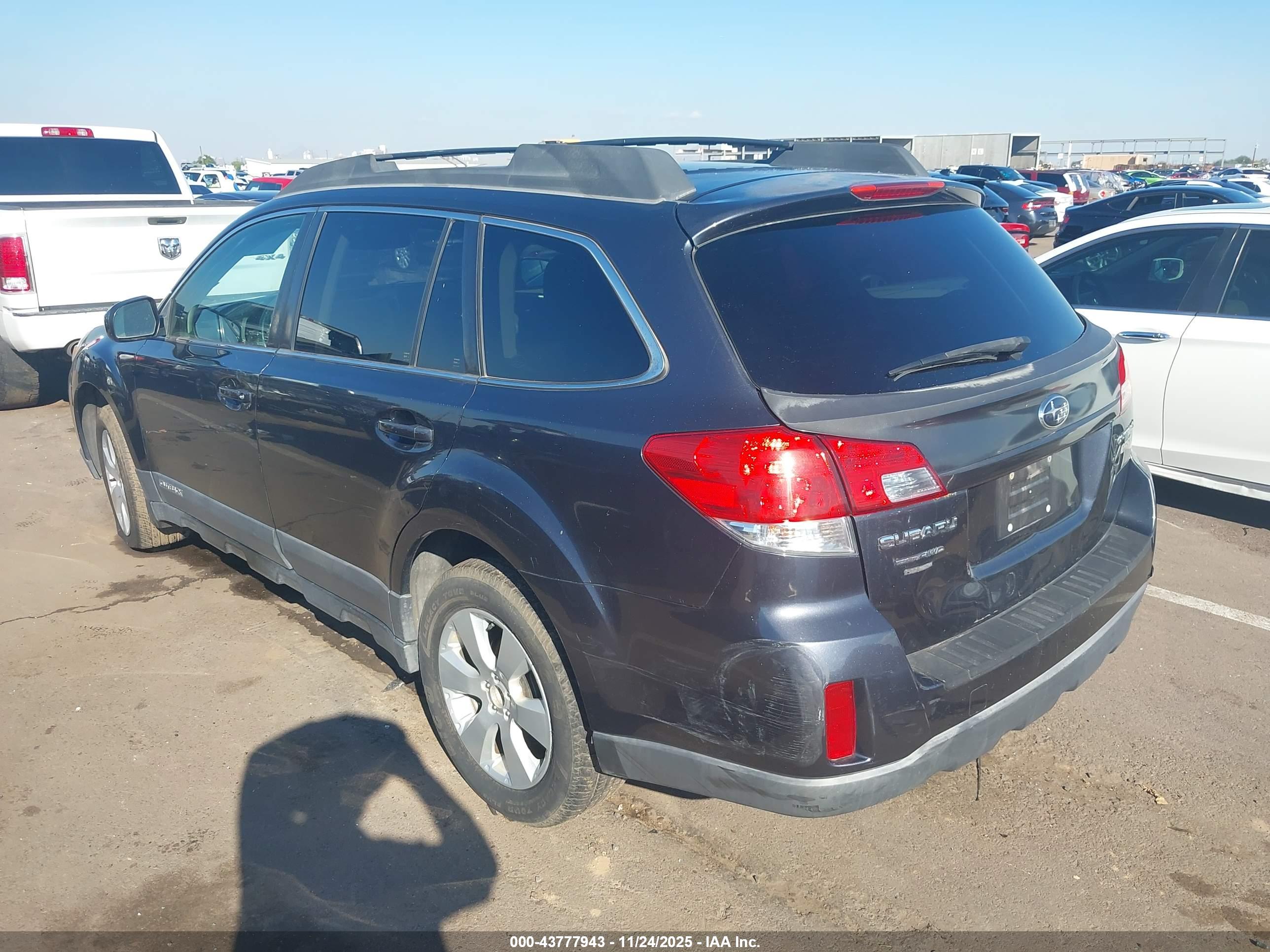 SUBARU OUTBACK image 3