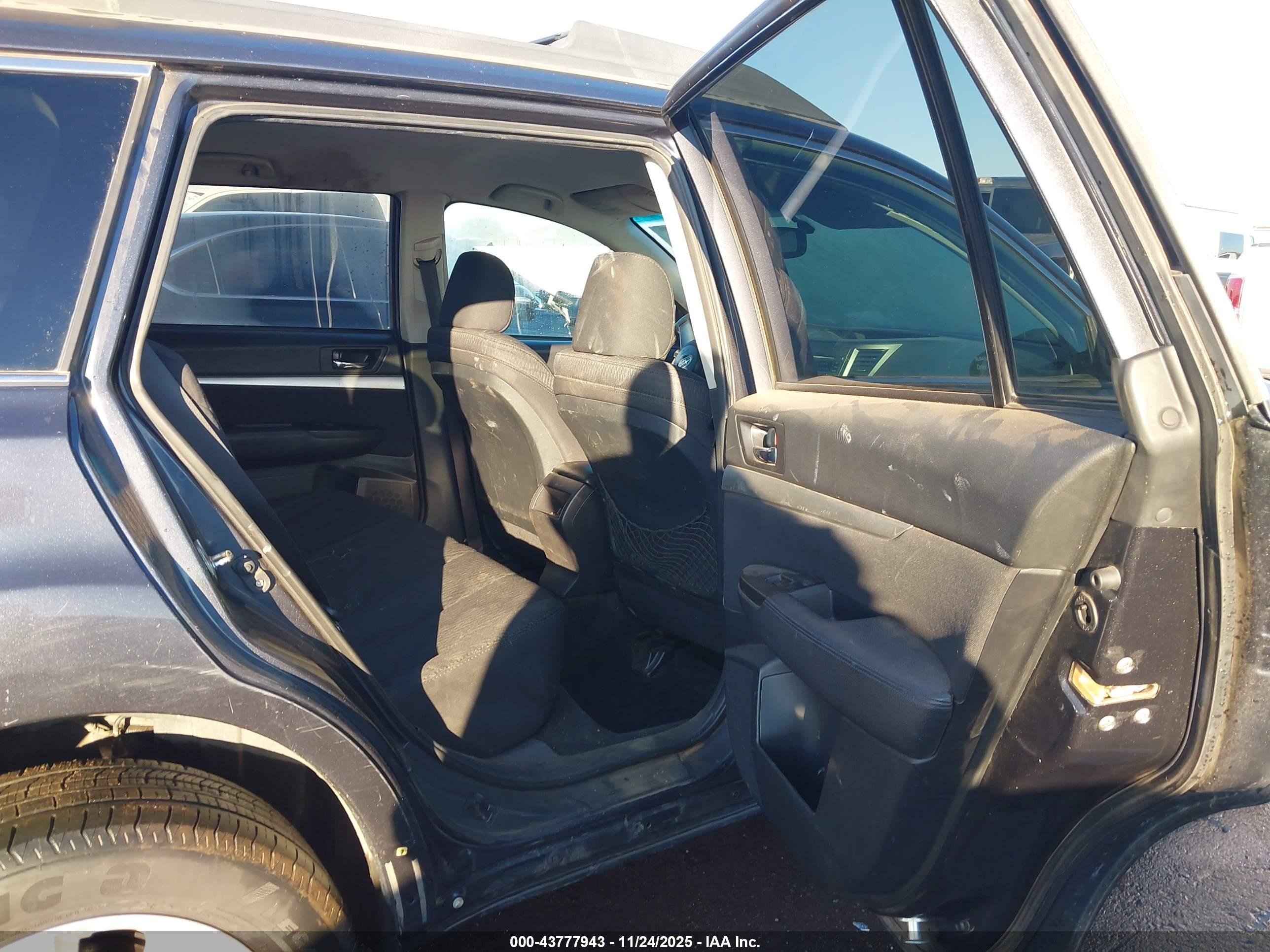 SUBARU OUTBACK image 8