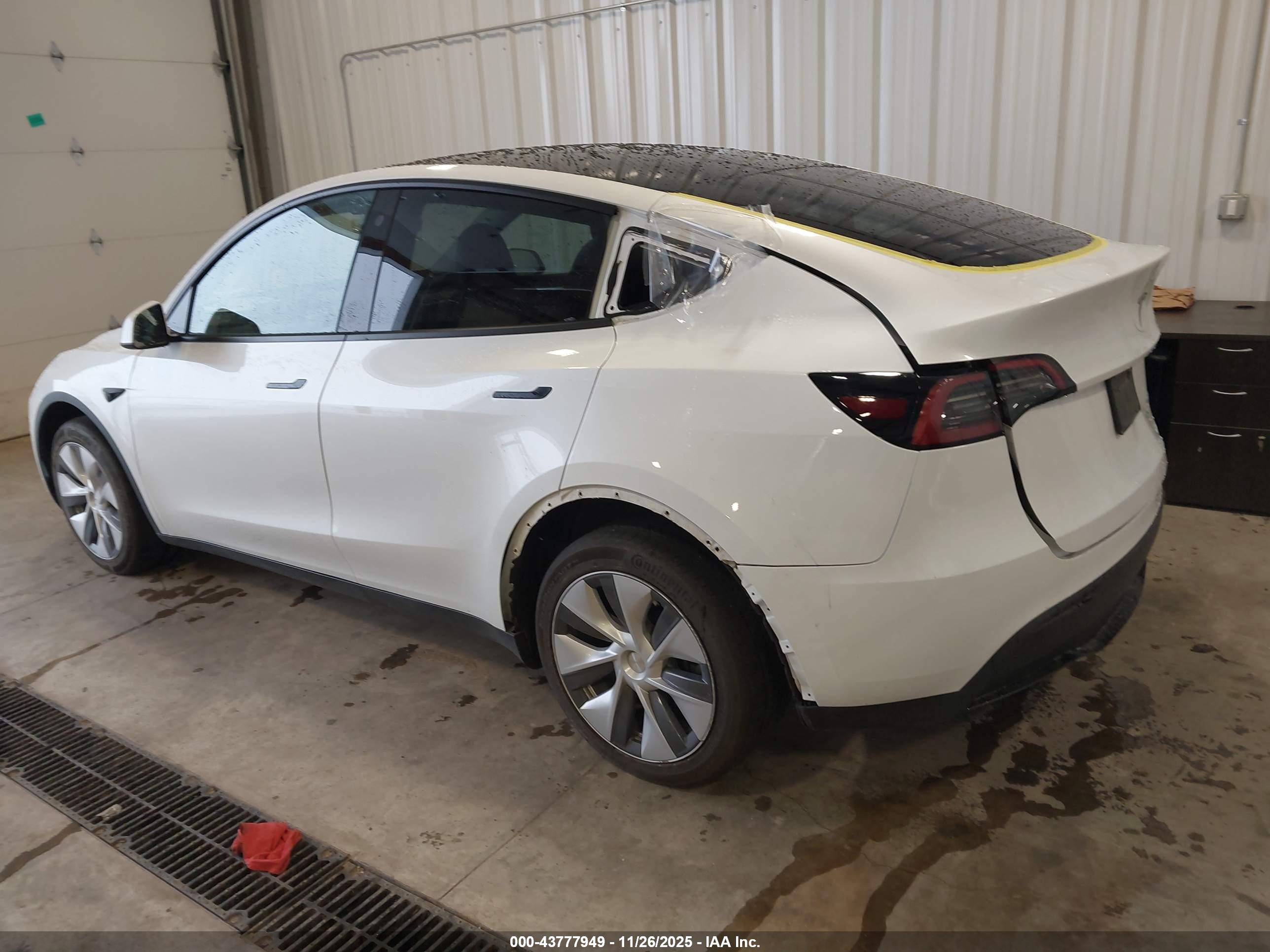 TESLA MODEL image 3