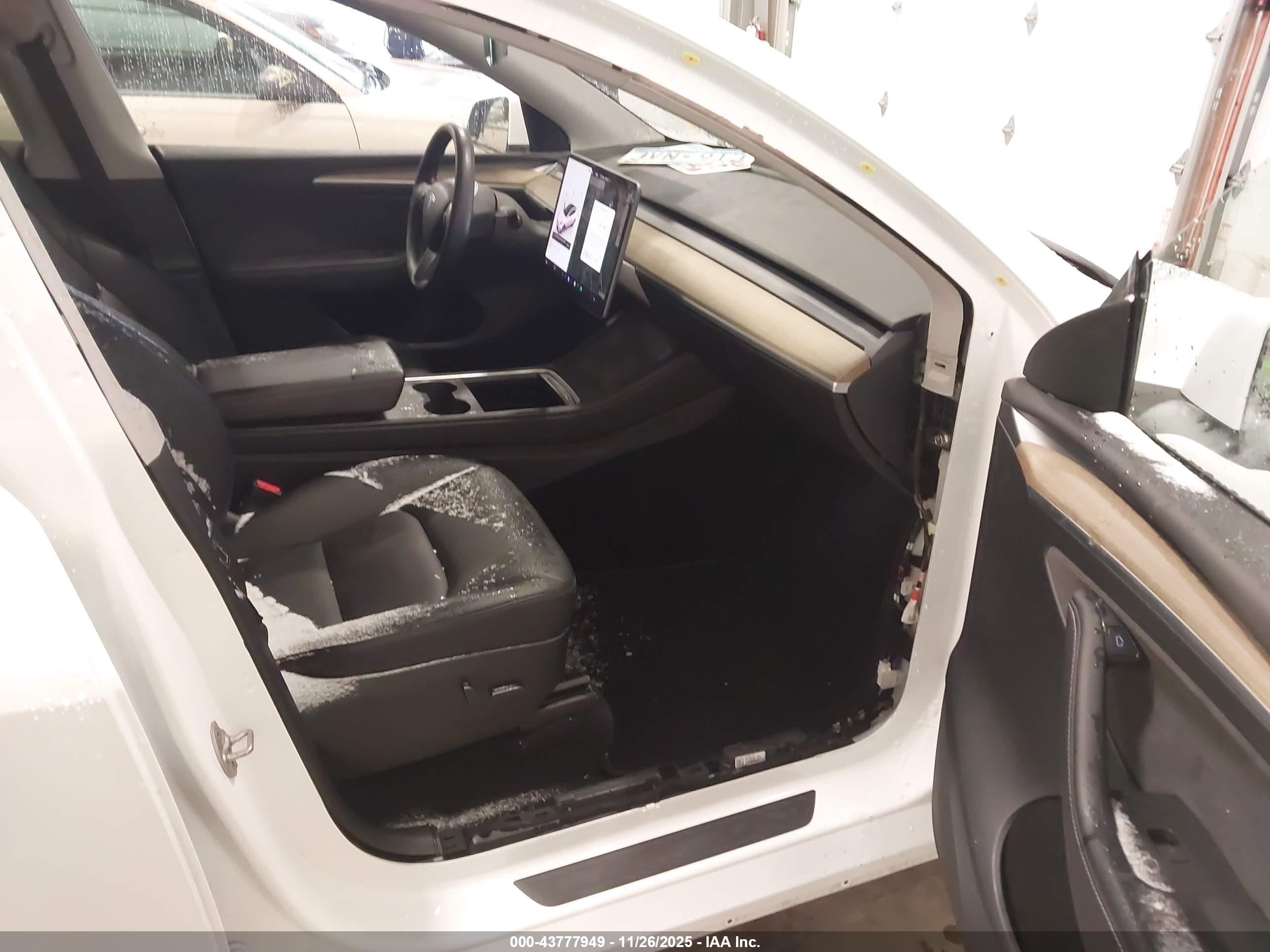 TESLA MODEL image 5