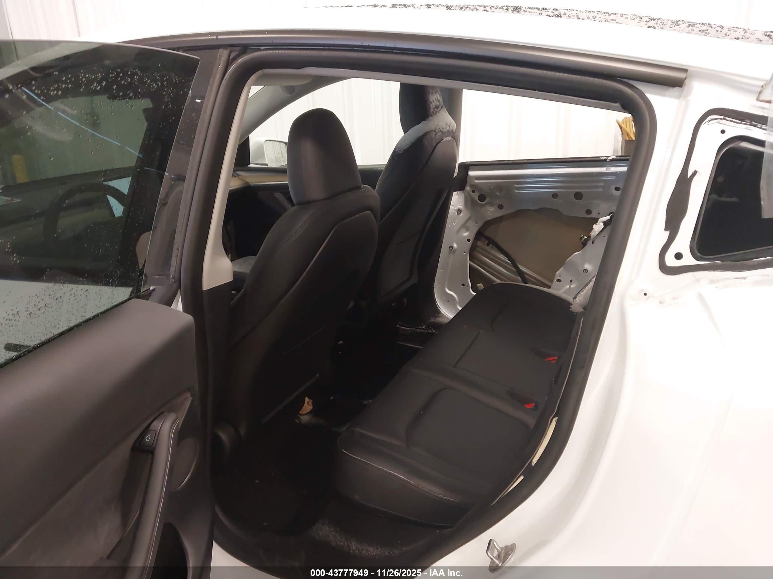 TESLA MODEL image 8