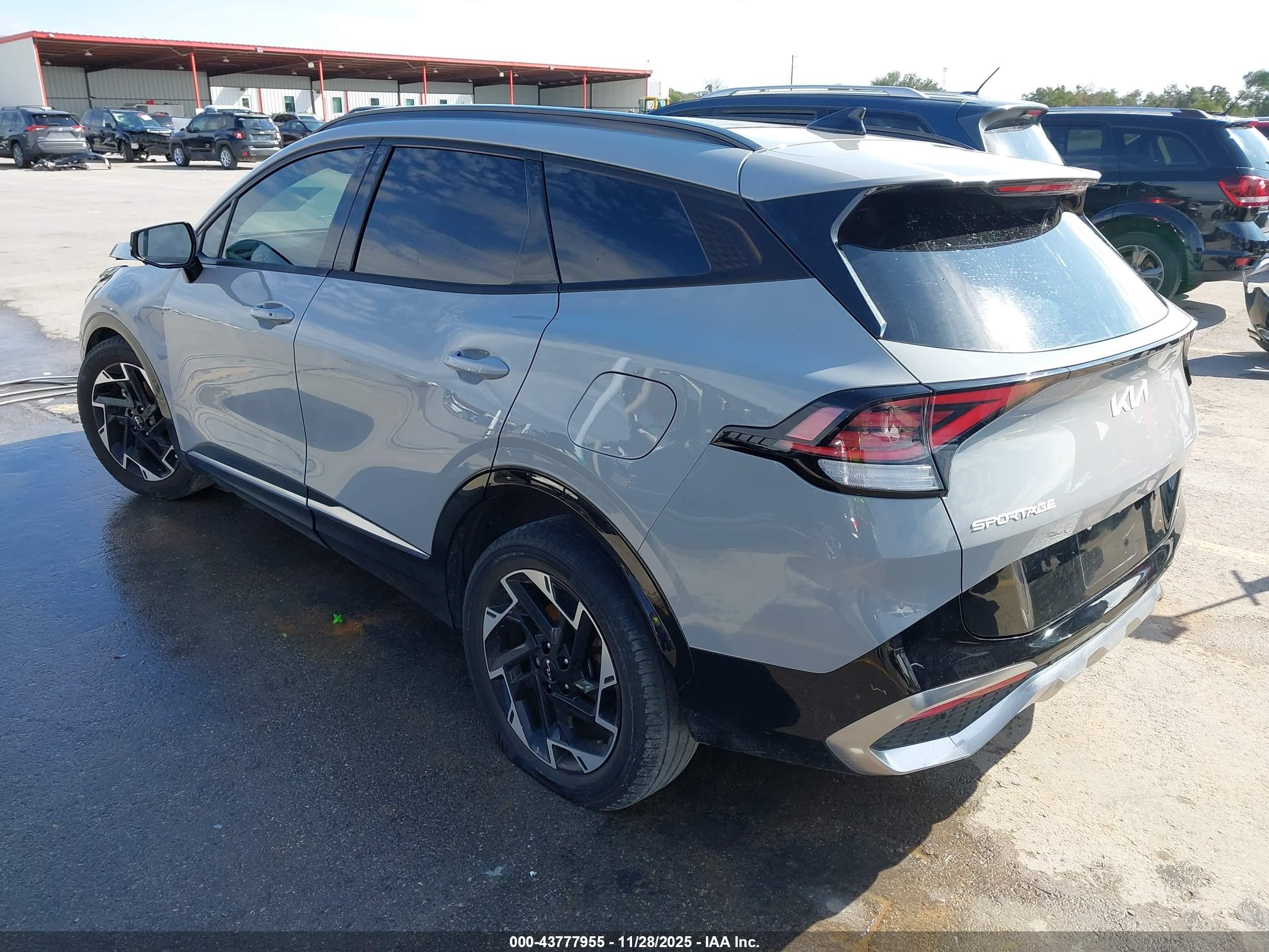 KIA SPORTAGE image 3