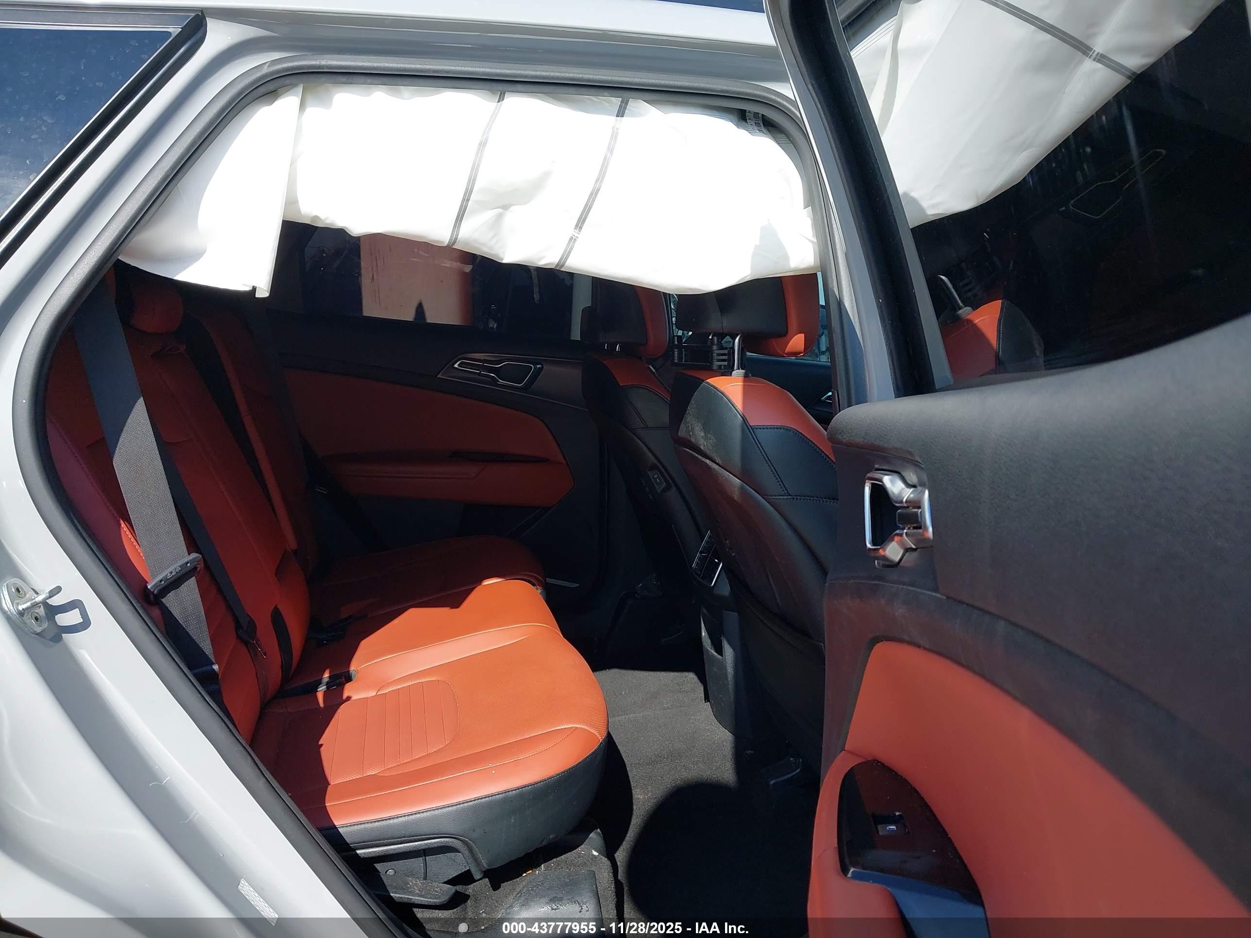 KIA SPORTAGE image 8