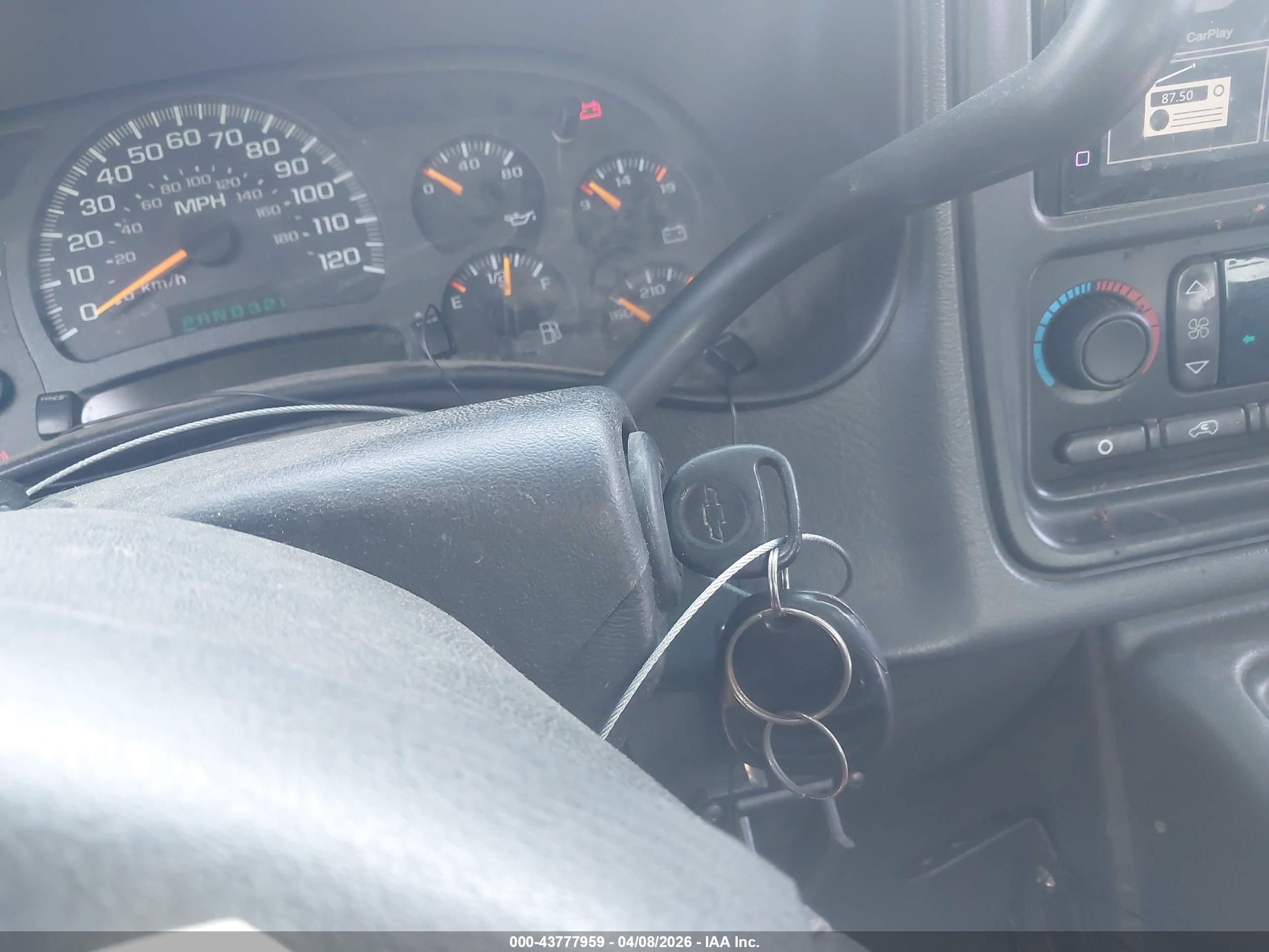CHEVROLET SILVERADO image 11