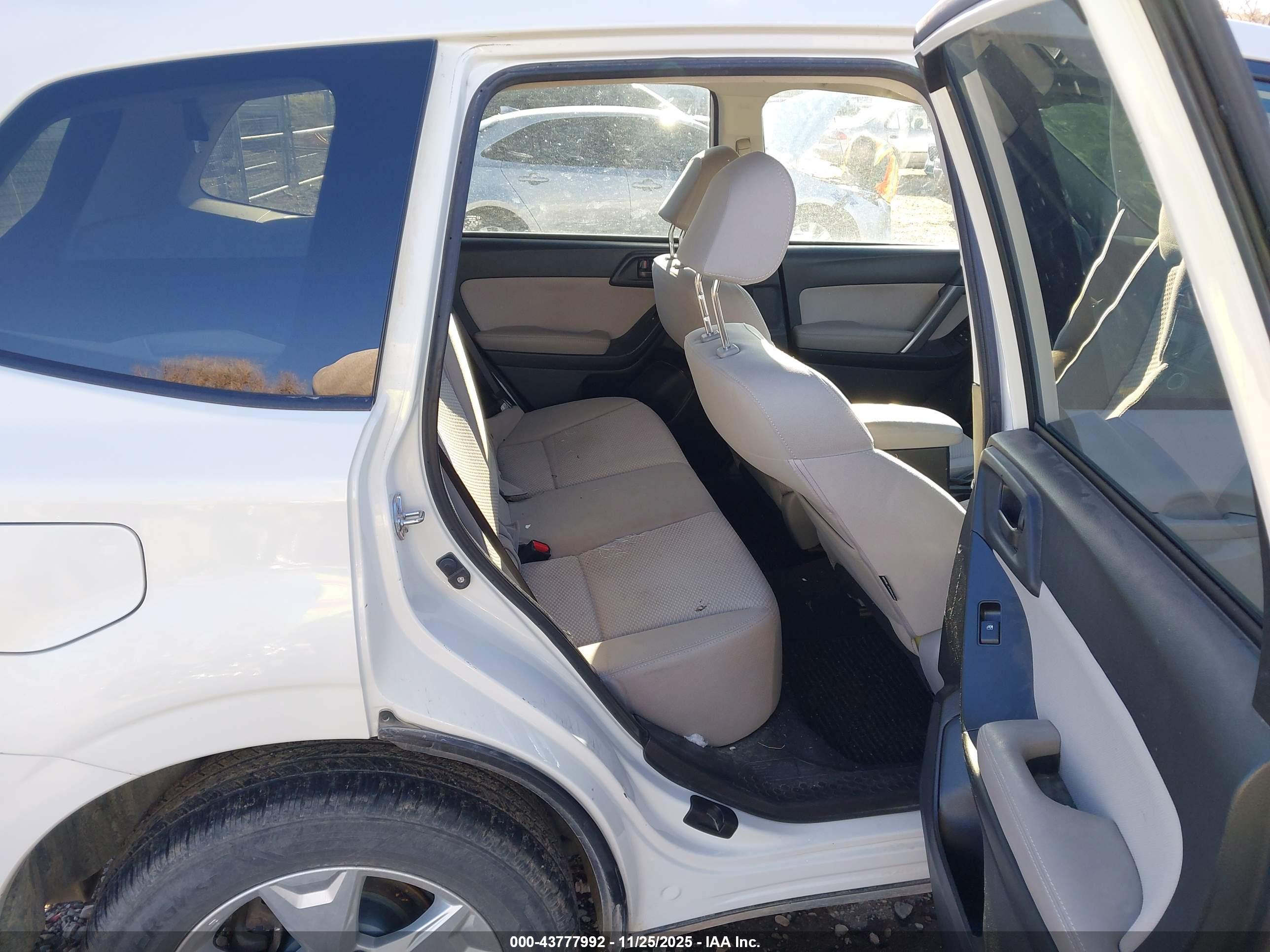 SUBARU FORESTER image 8