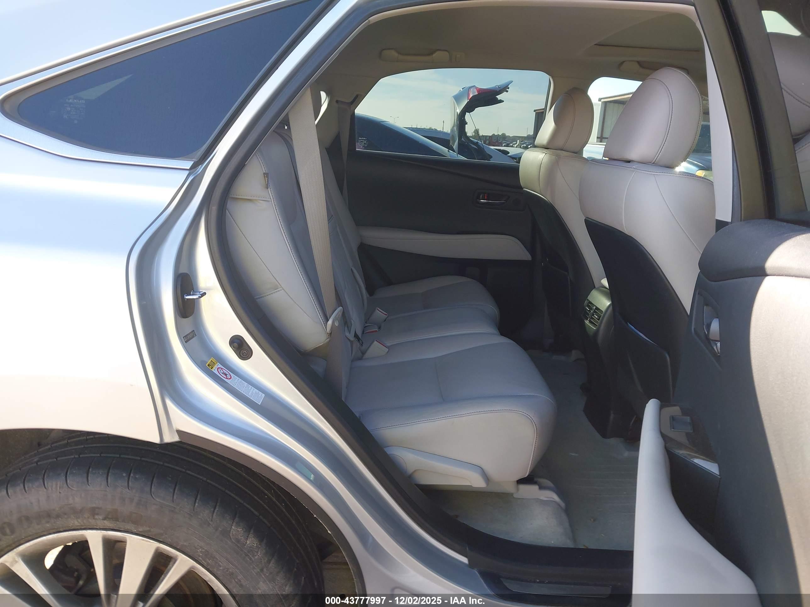 LEXUS RX image 8