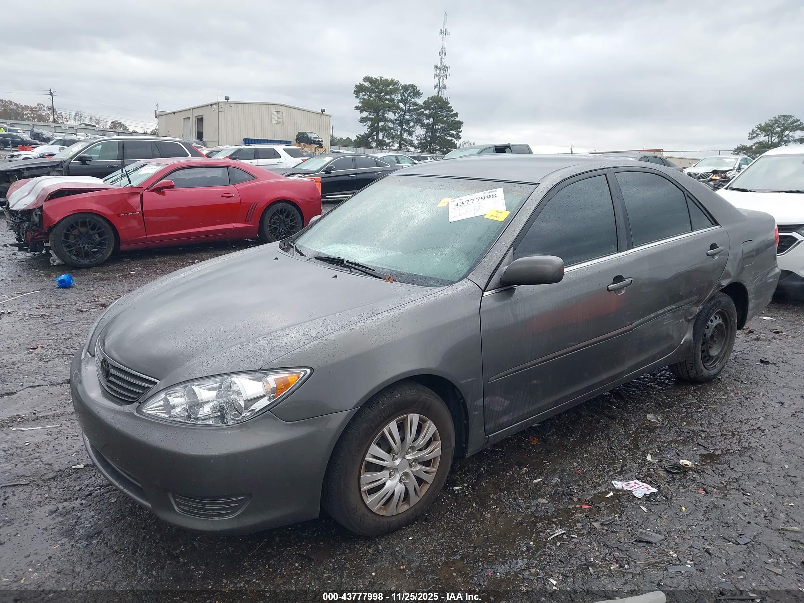 TOYOTA CAMRY image 2