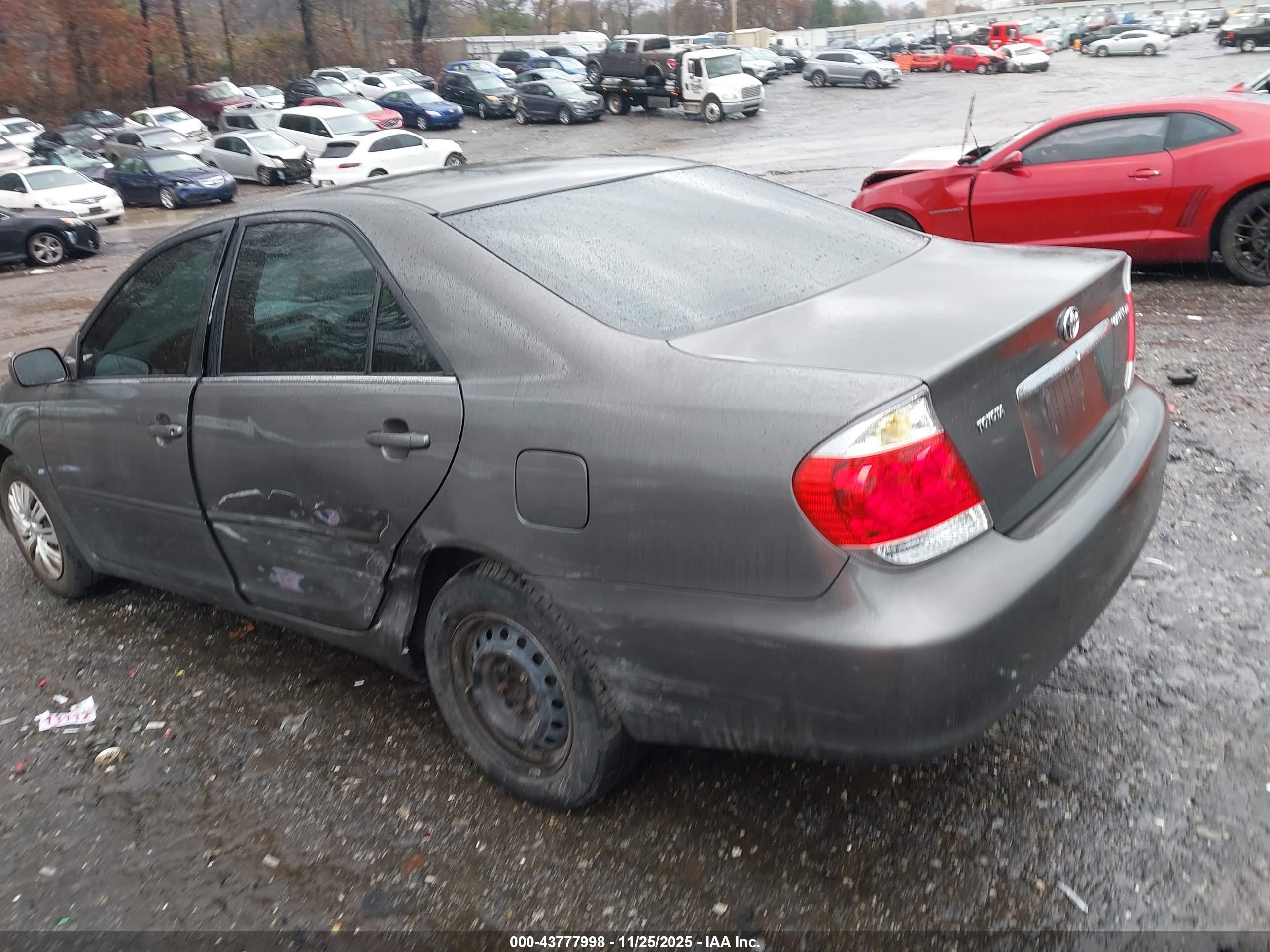 TOYOTA CAMRY image 3