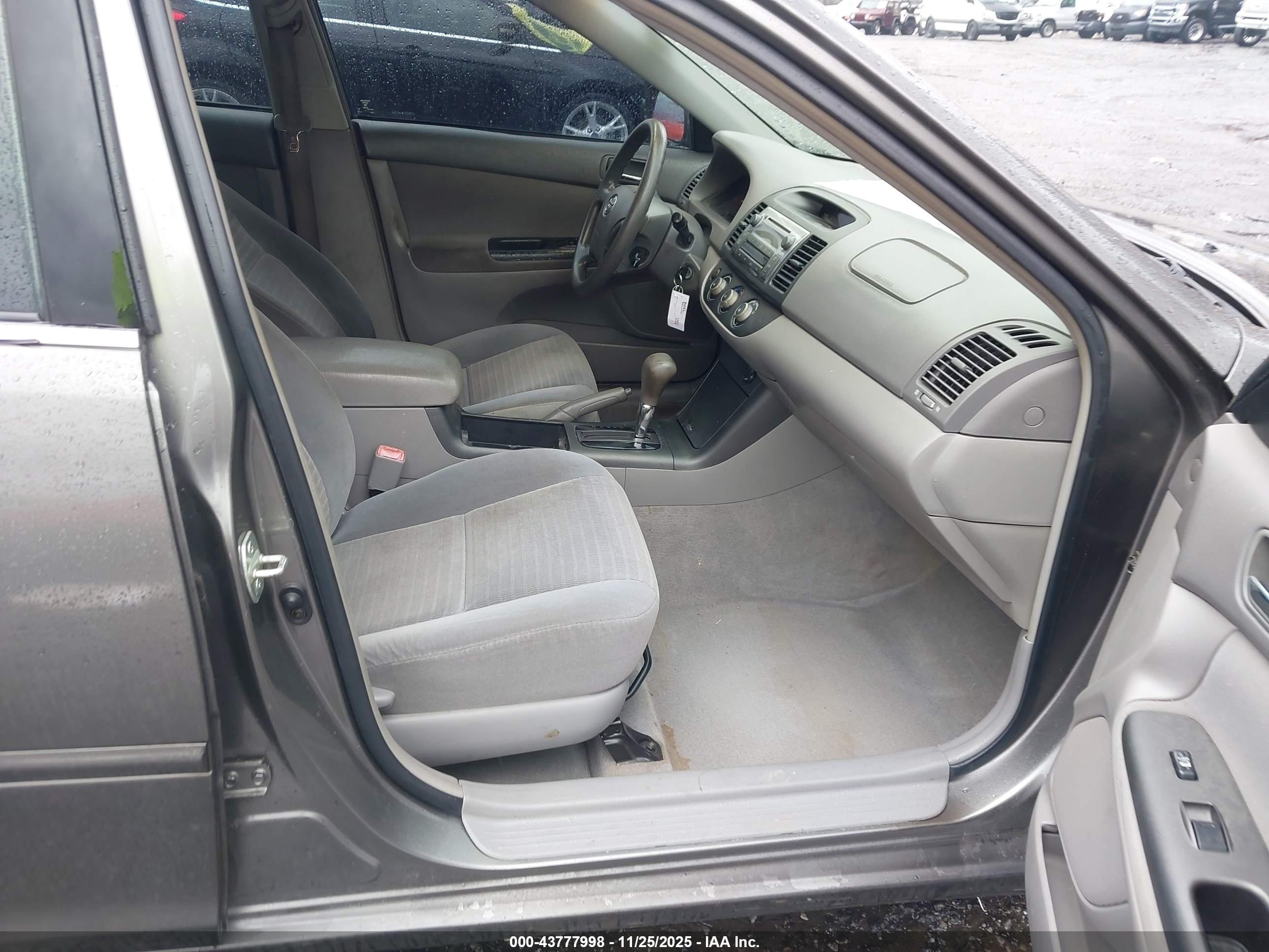 TOYOTA CAMRY image 5