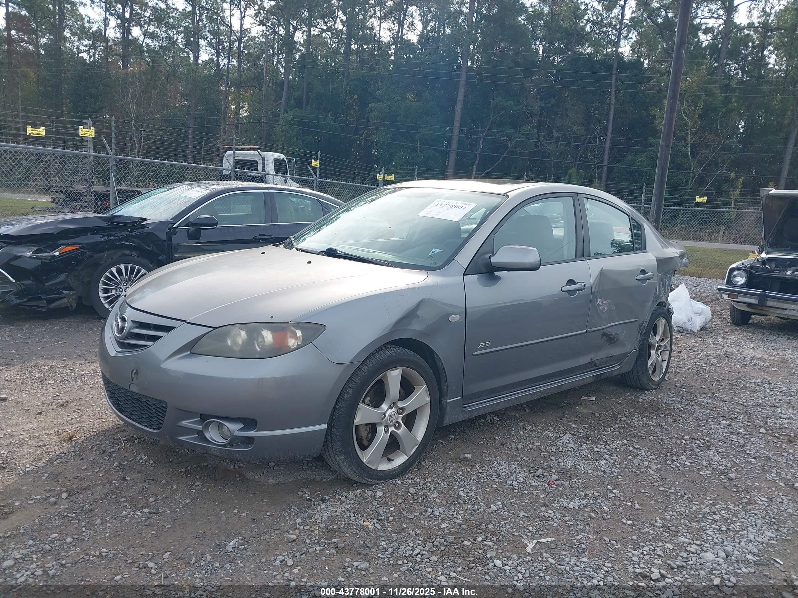 MAZDA MAZDA3 image 2