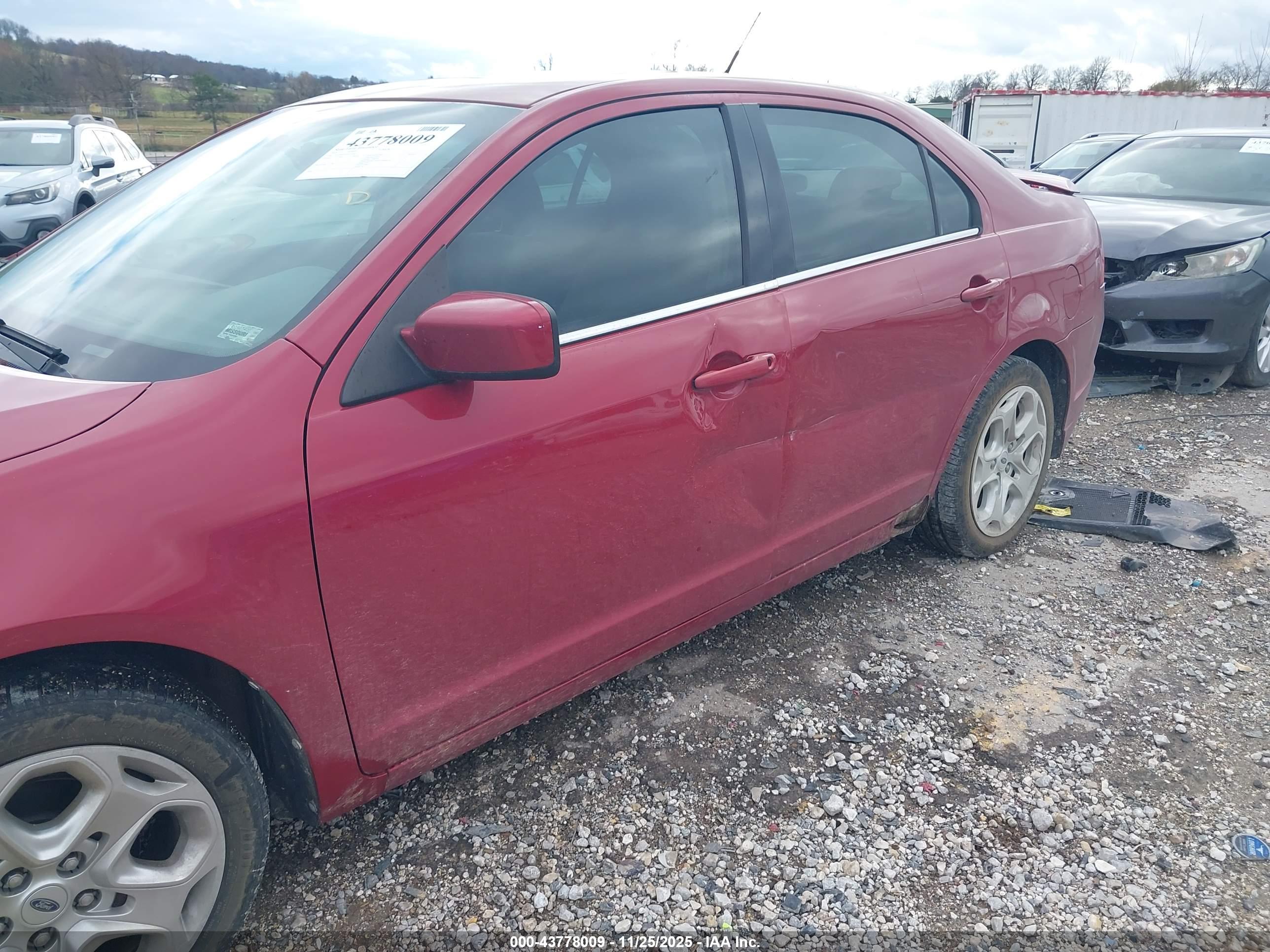 FORD FUSION image 6