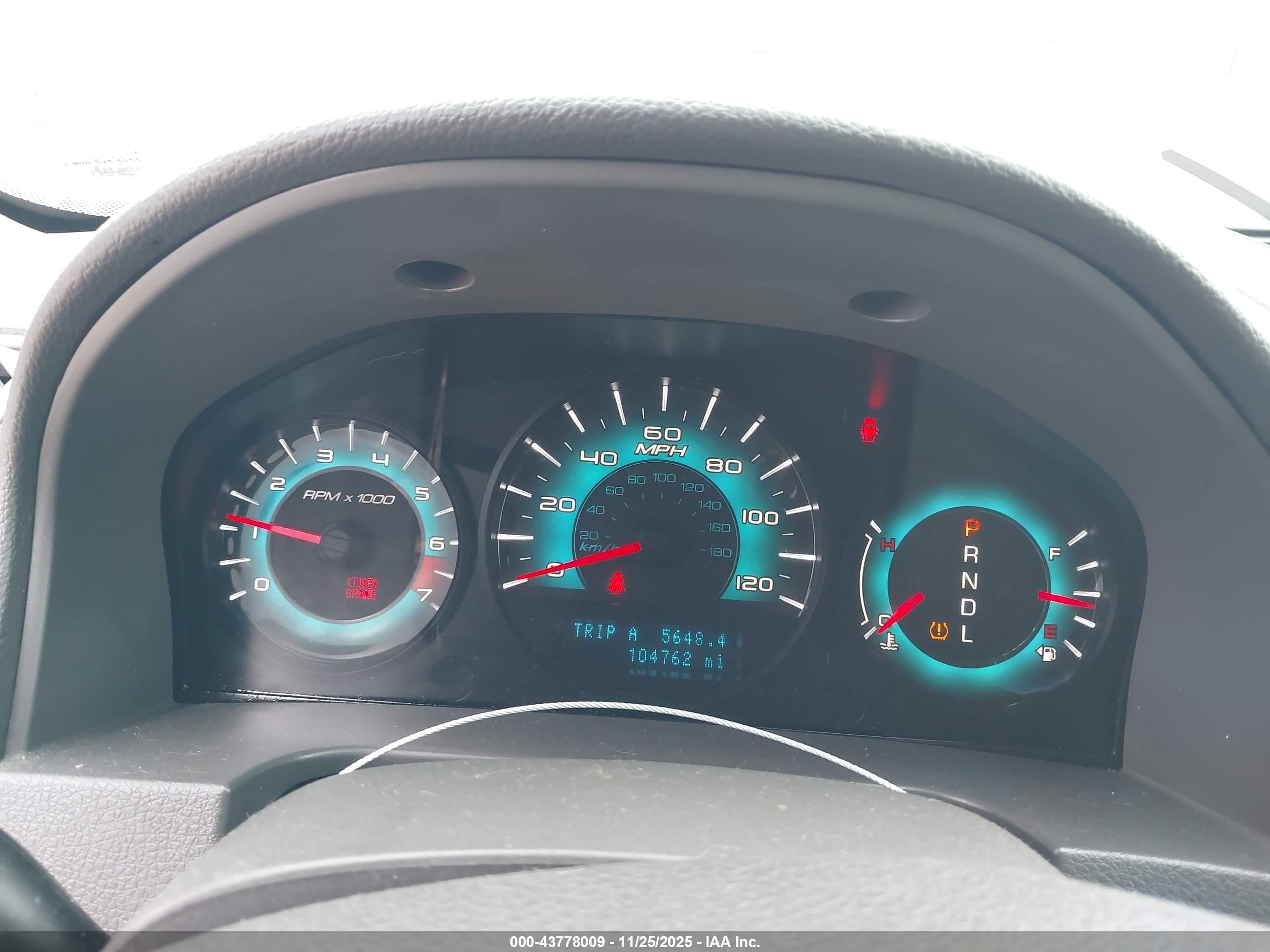 FORD FUSION image 7