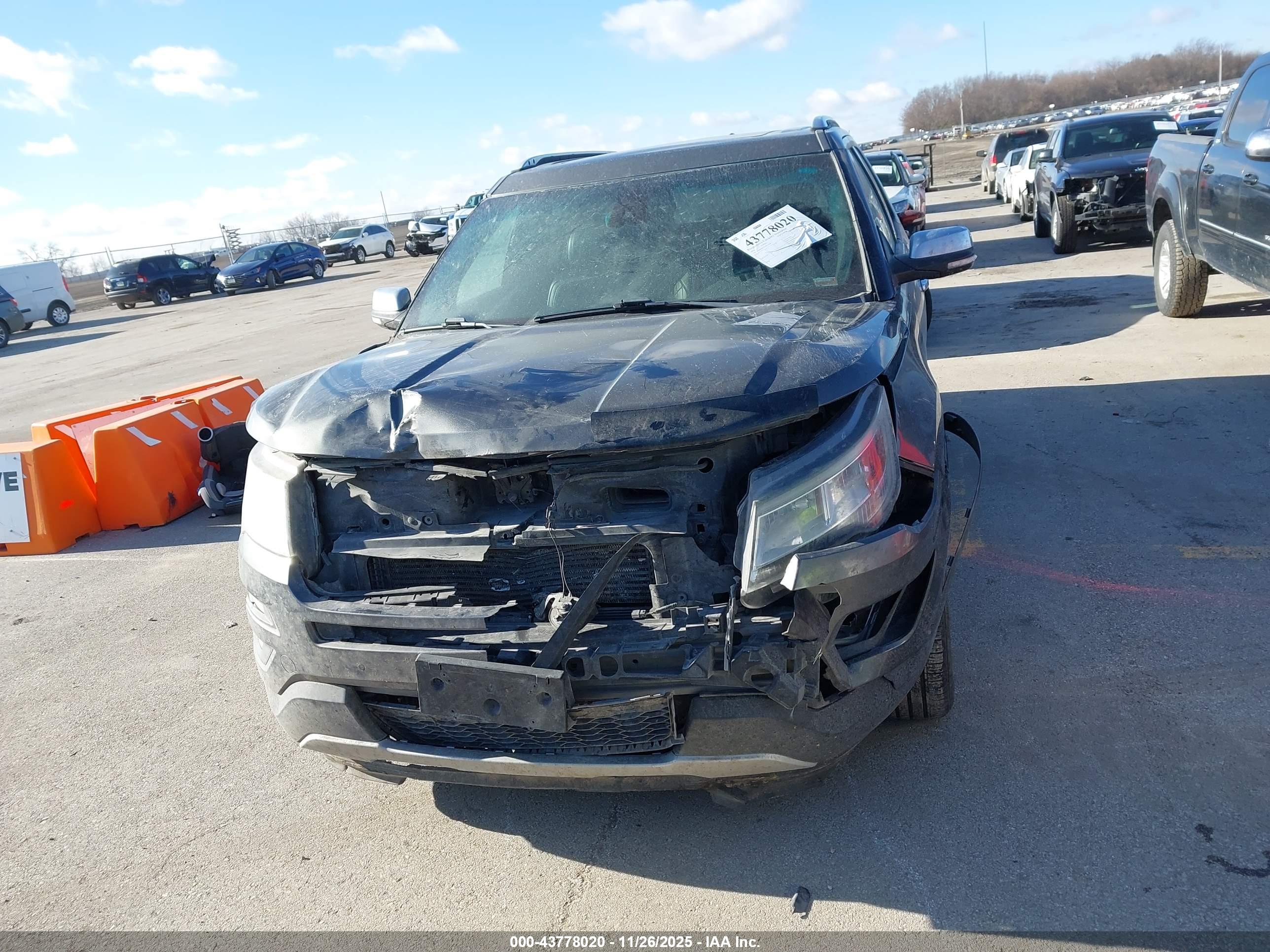 FORD EXPLORER image 6