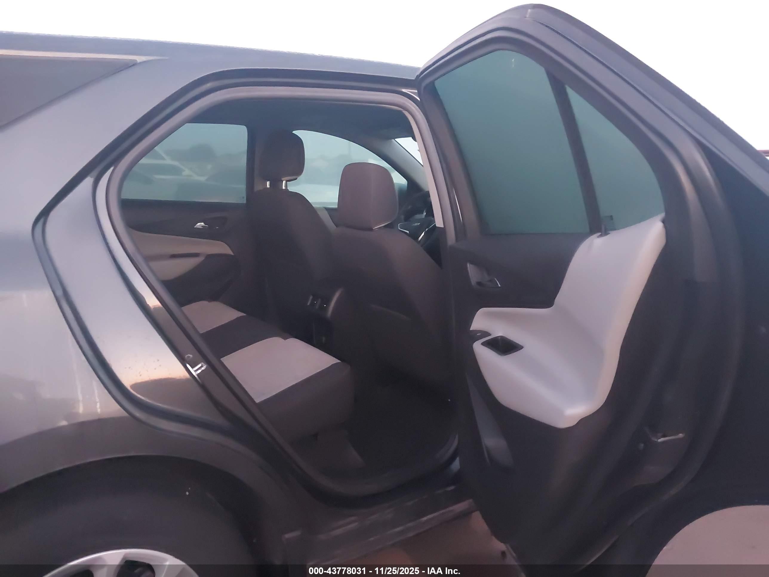 CHEVROLET EQUINOX image 8