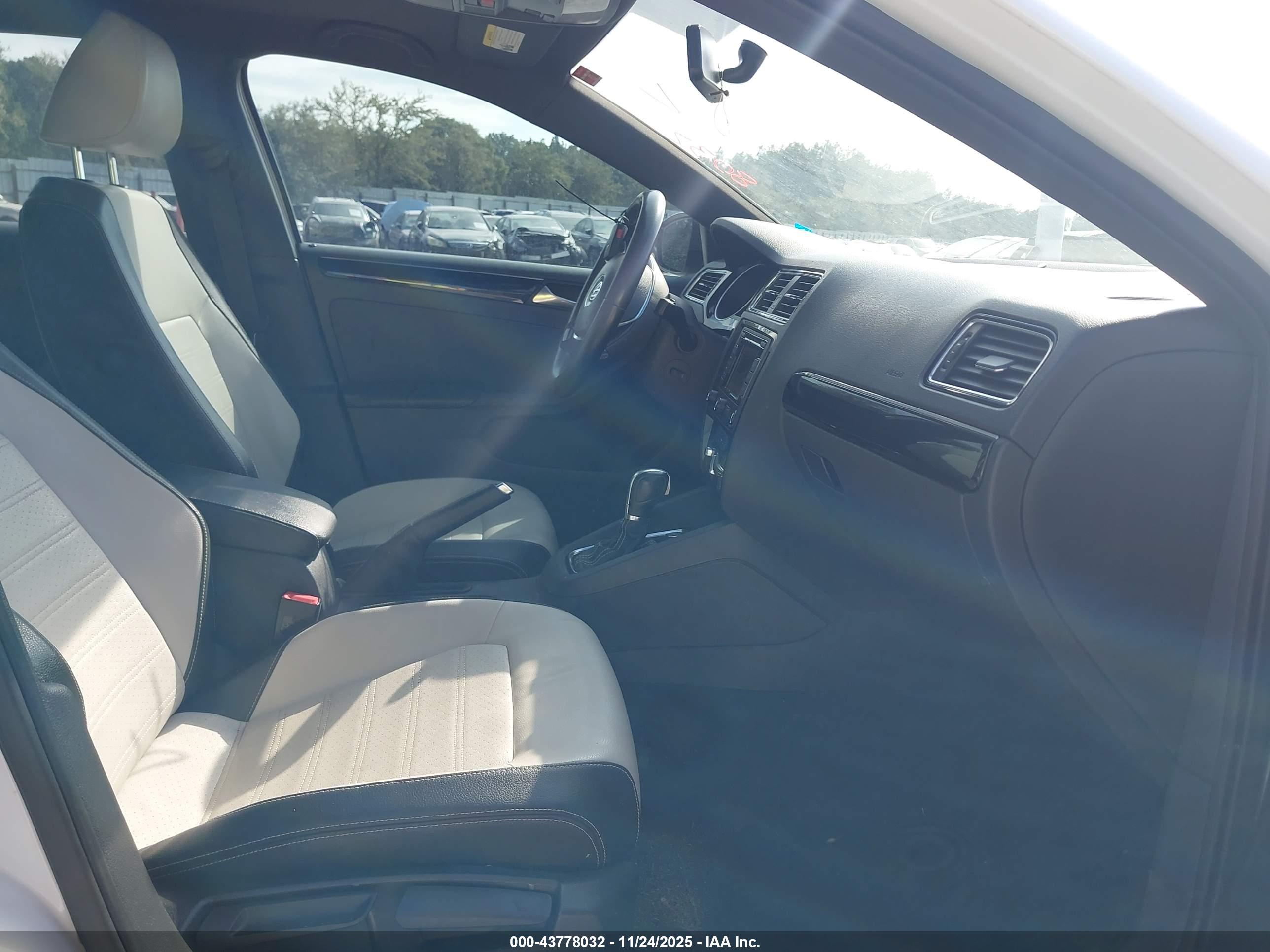 VOLKSWAGEN JETTA image 5