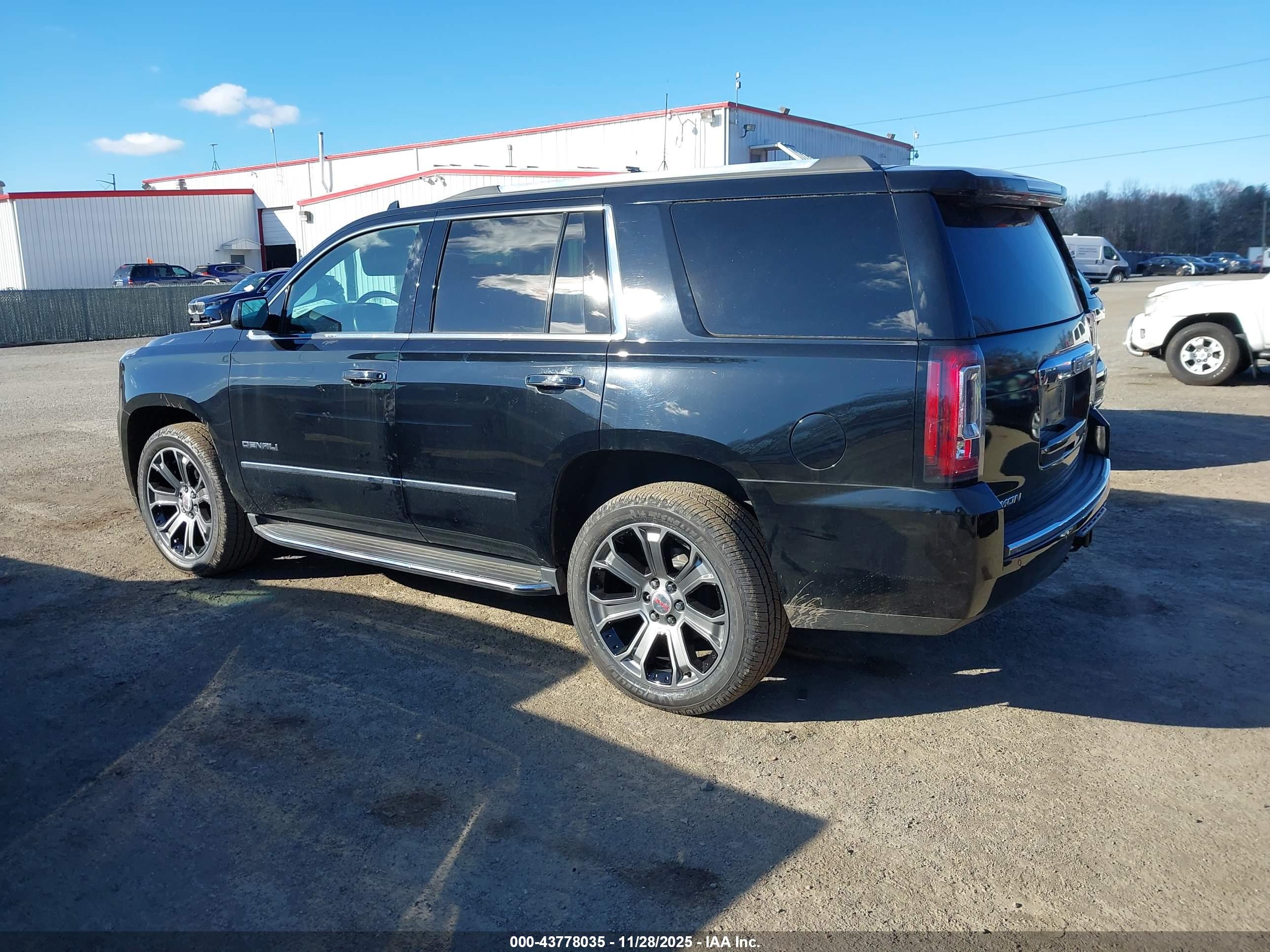 GMC YUKON image 3