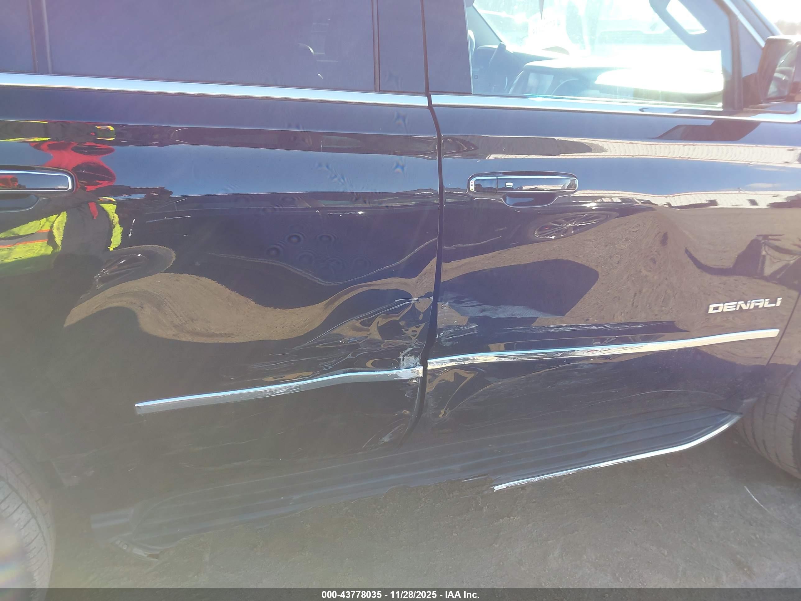GMC YUKON image 6