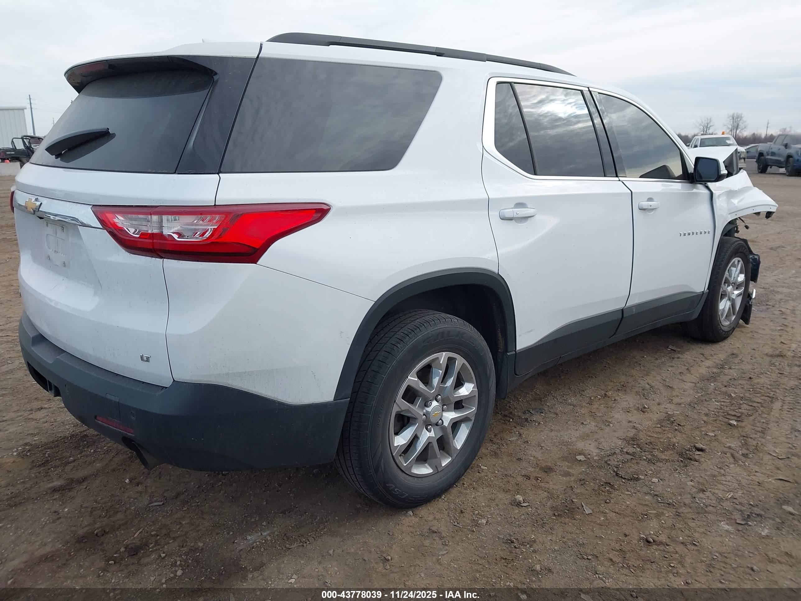 CHEVROLET TRAVERSE image 4