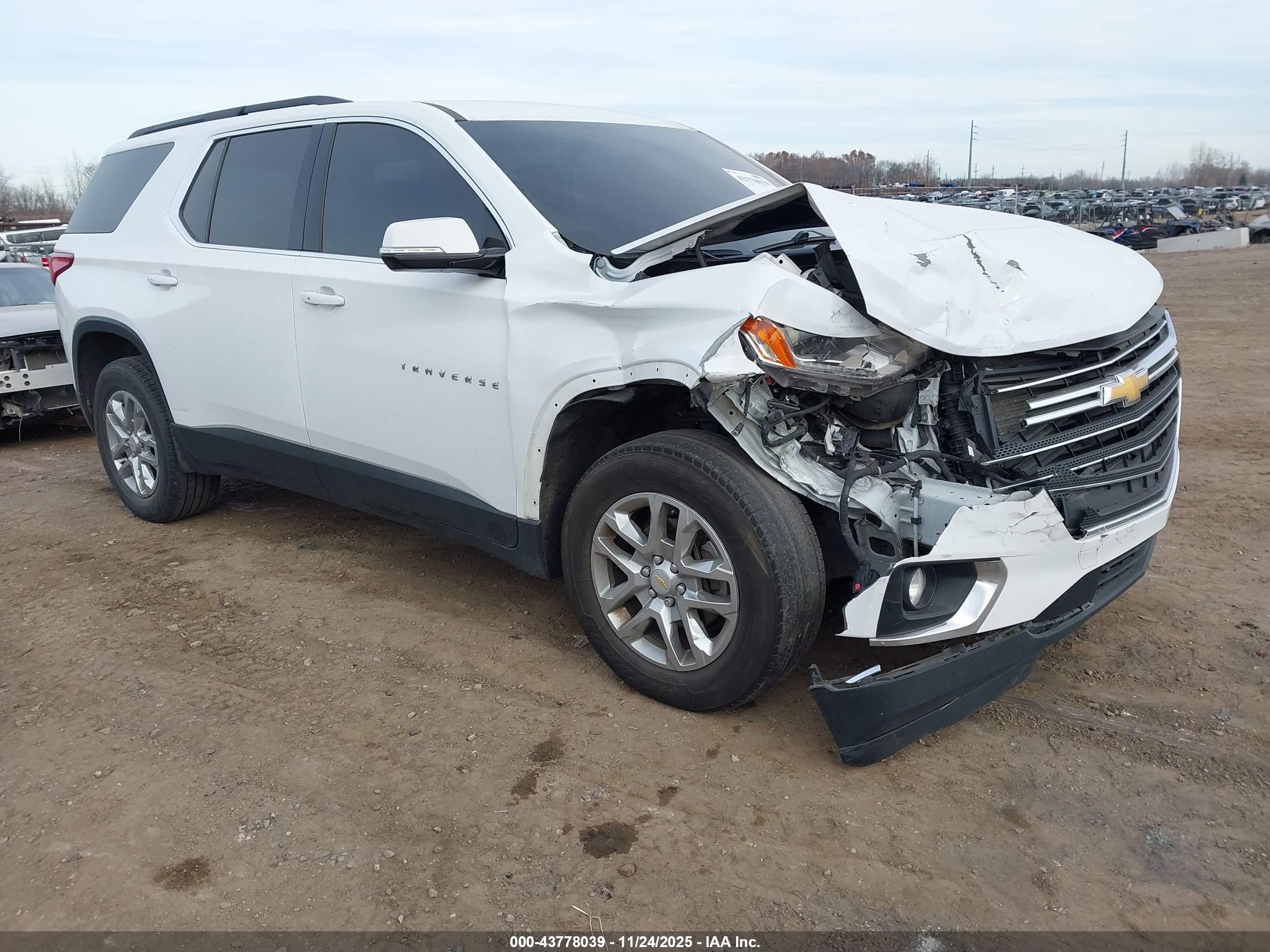 CHEVROLET TRAVERSE image 5